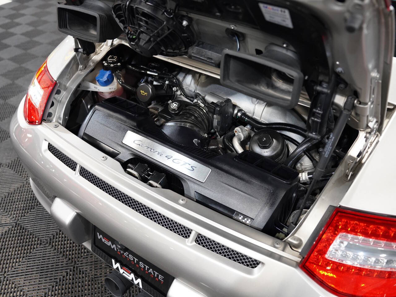 PLATINUM SILVER METALLIC, 2012 PORSCHE 911 Image 45