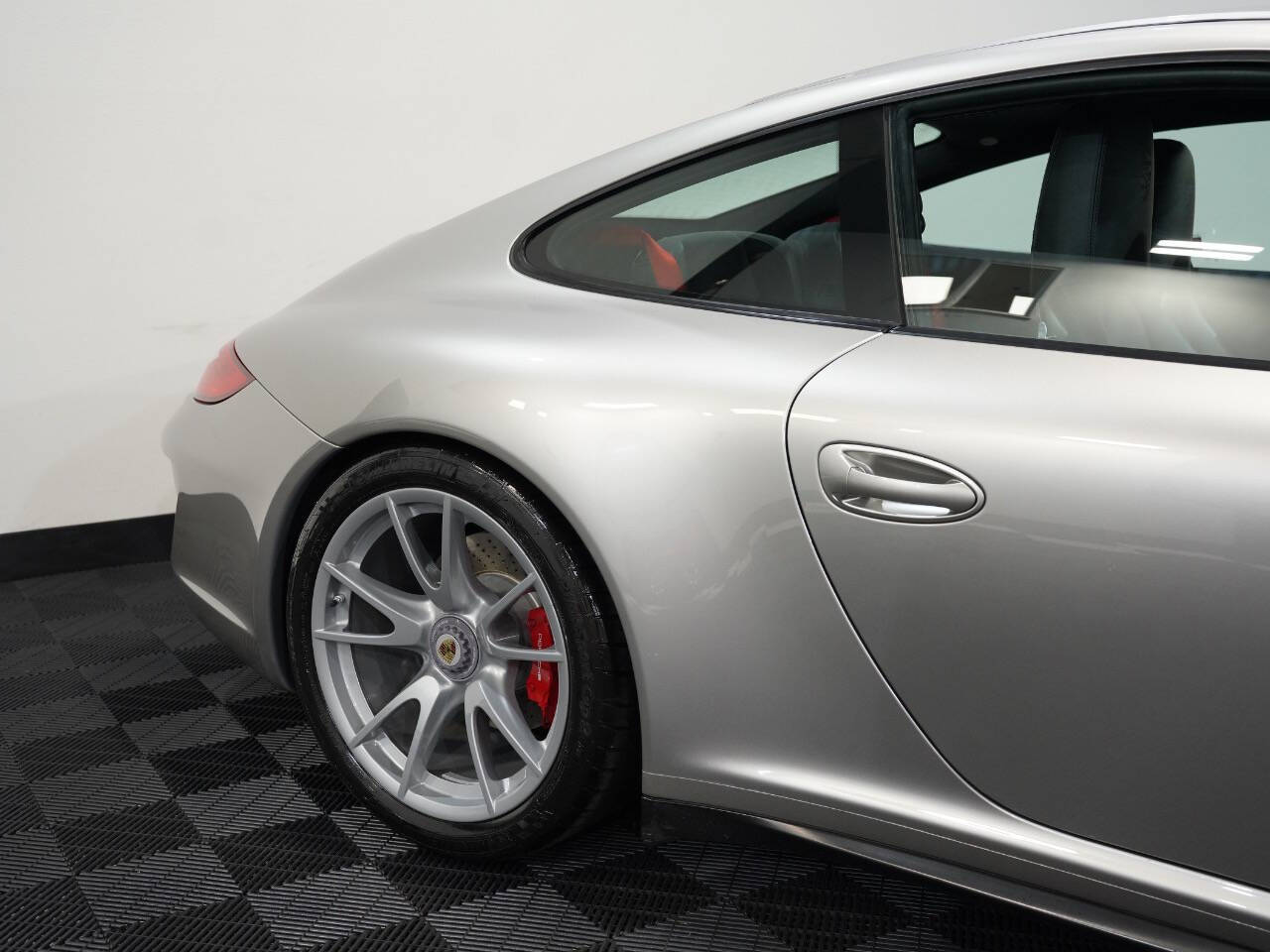 PLATINUM SILVER METALLIC, 2012 PORSCHE 911 Image 15
