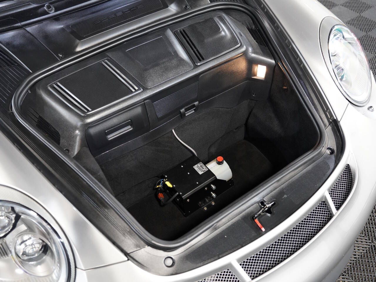PLATINUM SILVER METALLIC, 2012 PORSCHE 911 Image 39