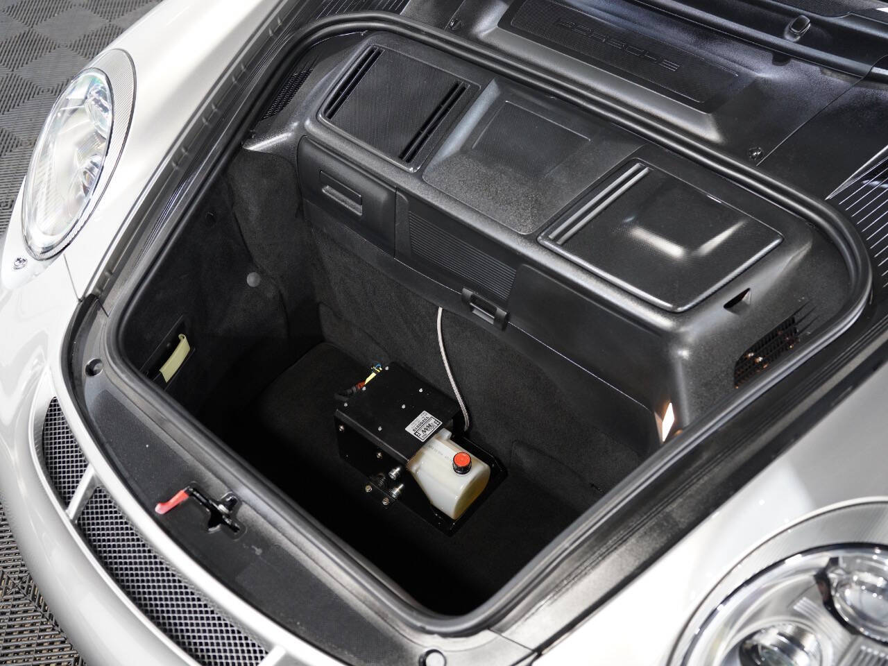 PLATINUM SILVER METALLIC, 2012 PORSCHE 911 Image 41
