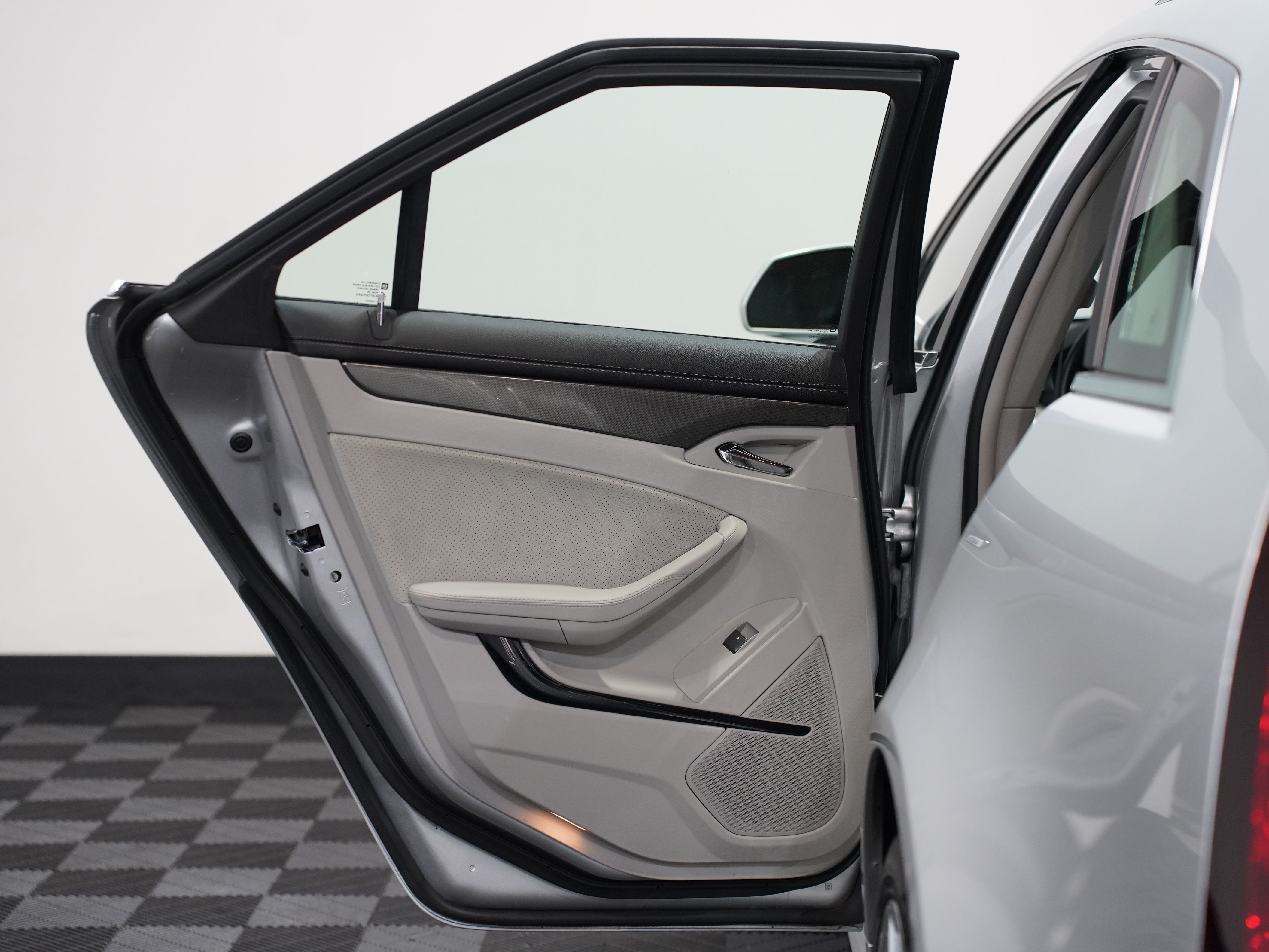 SILVER, 2013 CADILLAC CTS Image 26