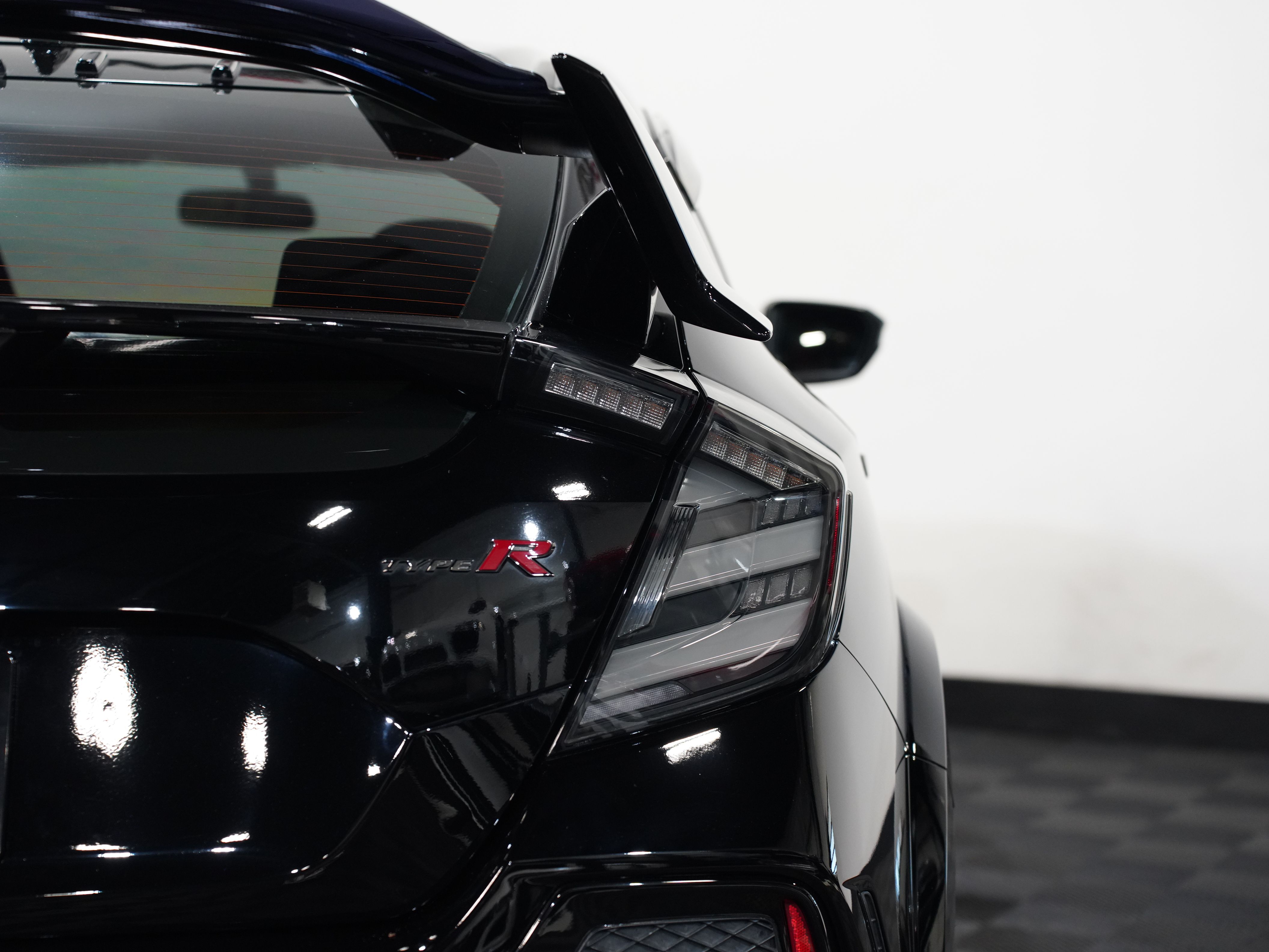 BLACK, 2019 HONDA CIVIC TYPE R Image 17