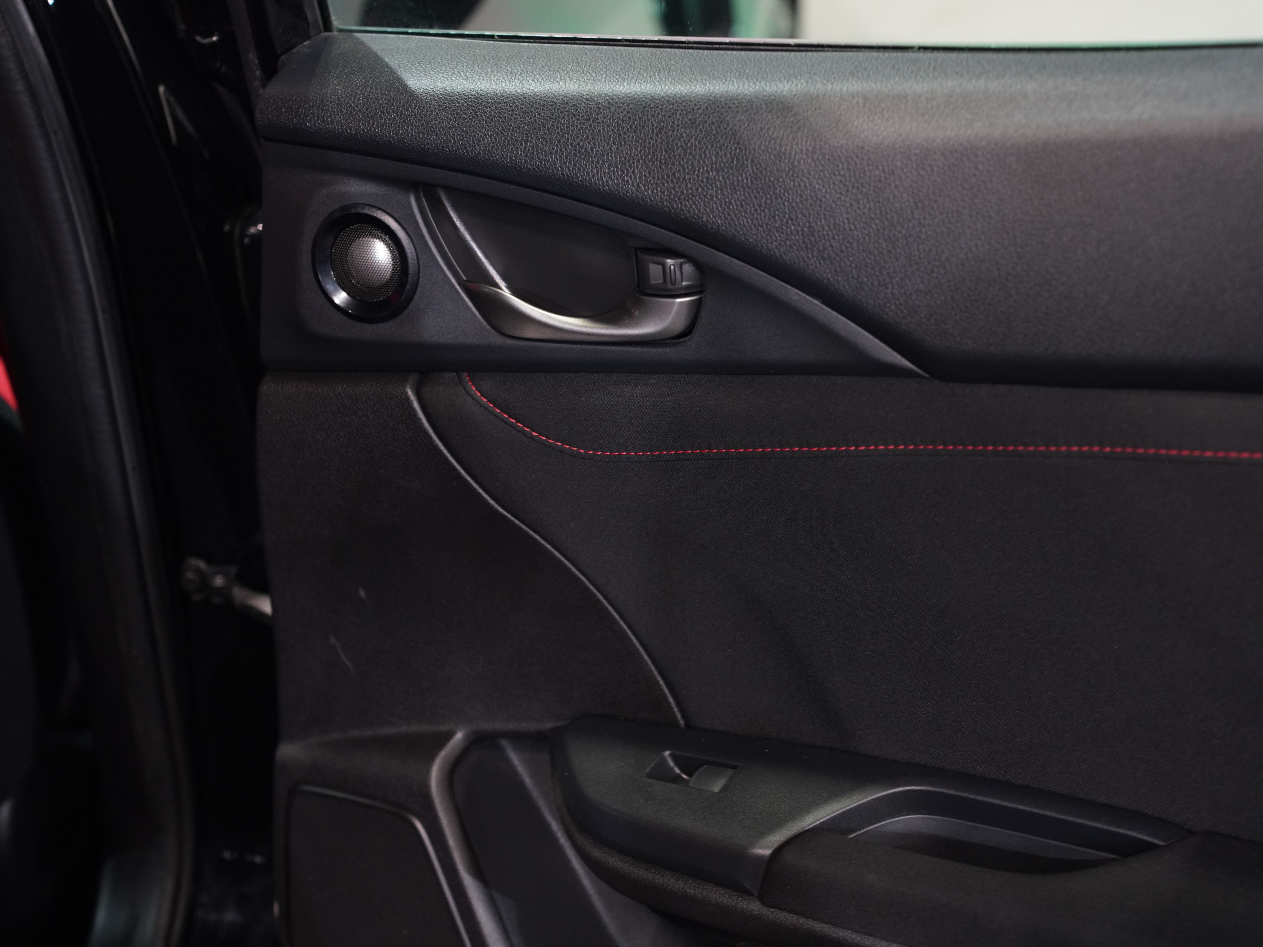 BLACK, 2019 HONDA CIVIC TYPE R Image 27