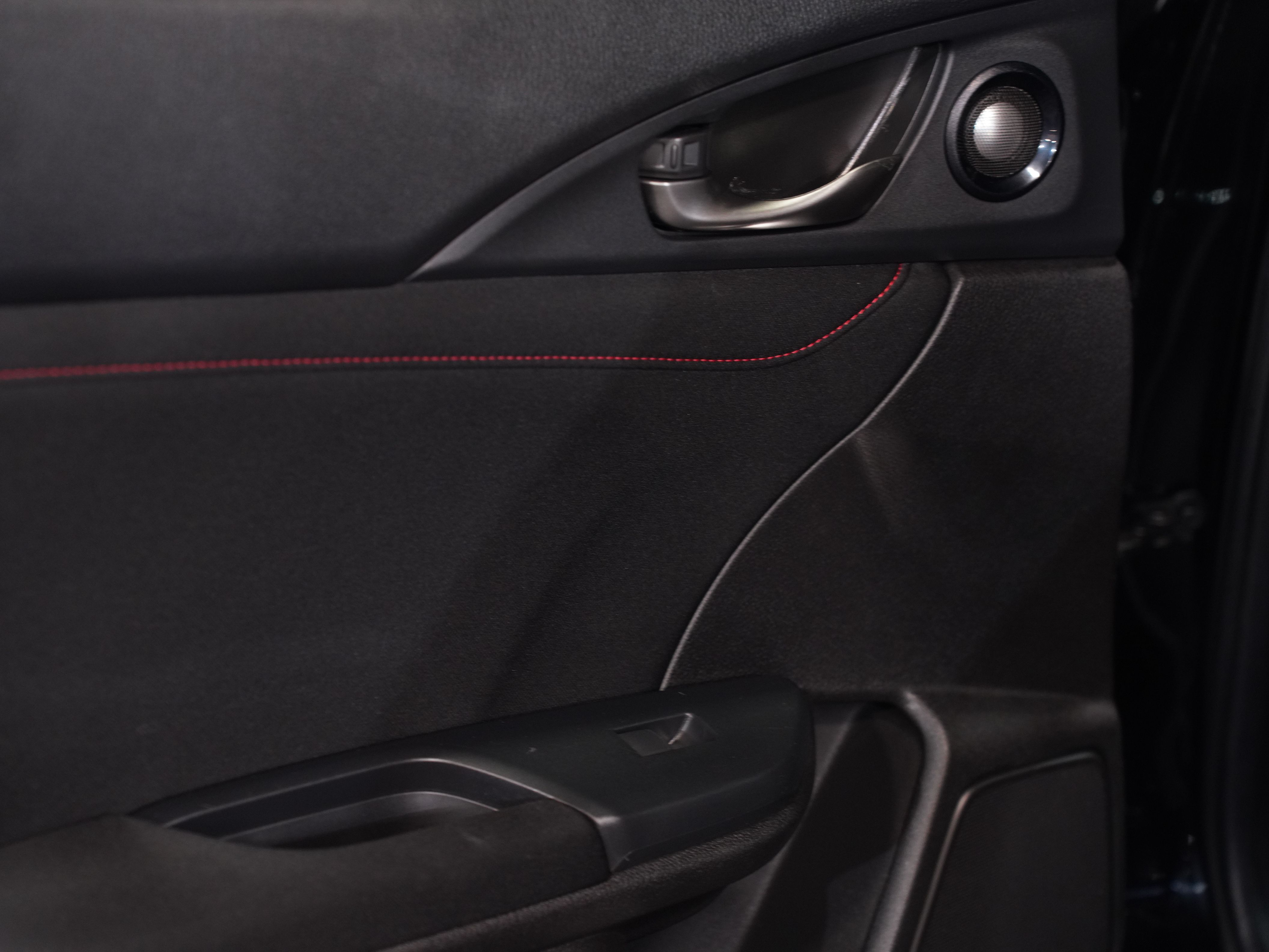 BLACK, 2019 HONDA CIVIC TYPE R Image 29