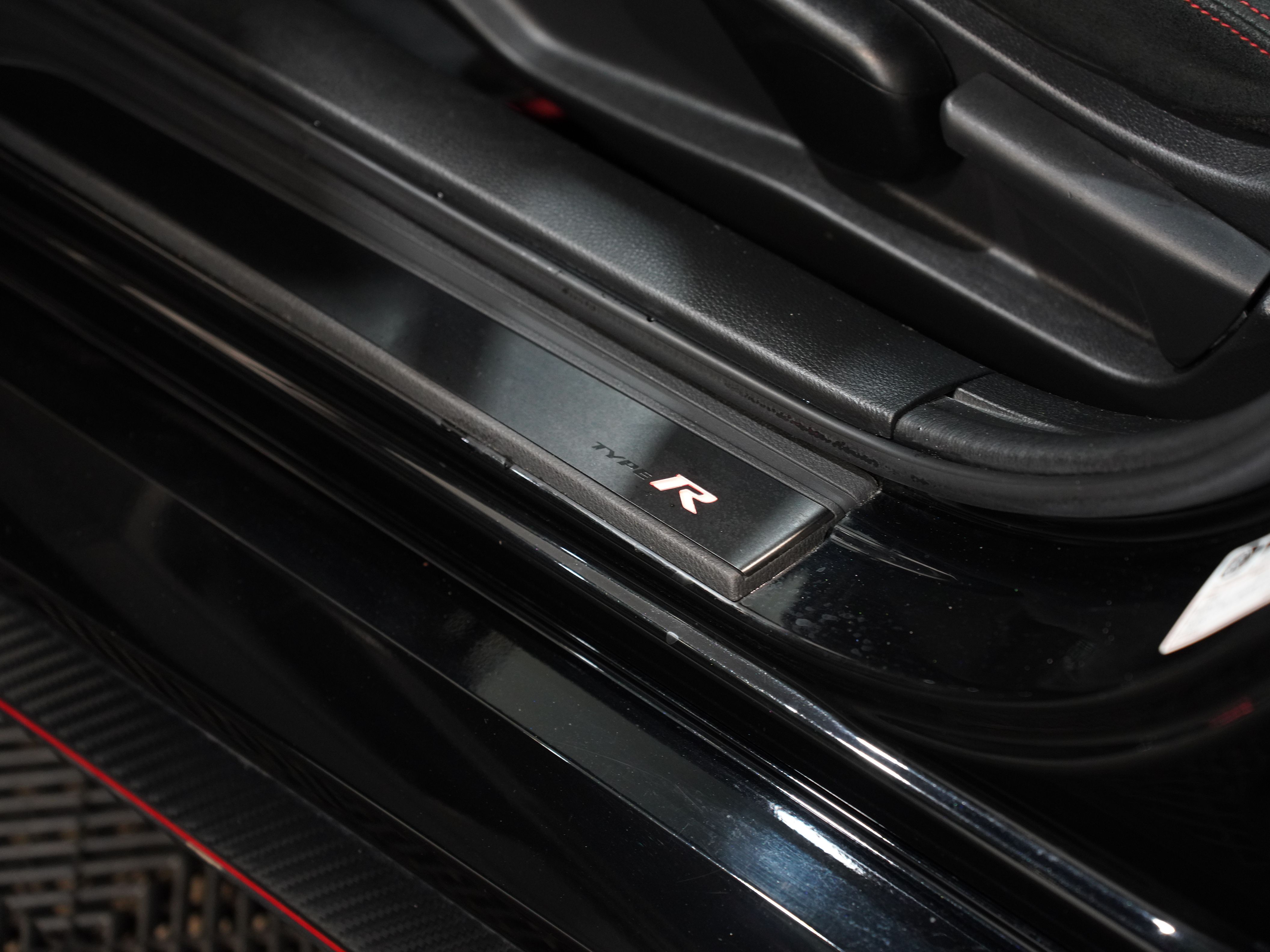 BLACK, 2019 HONDA CIVIC TYPE R Image 30
