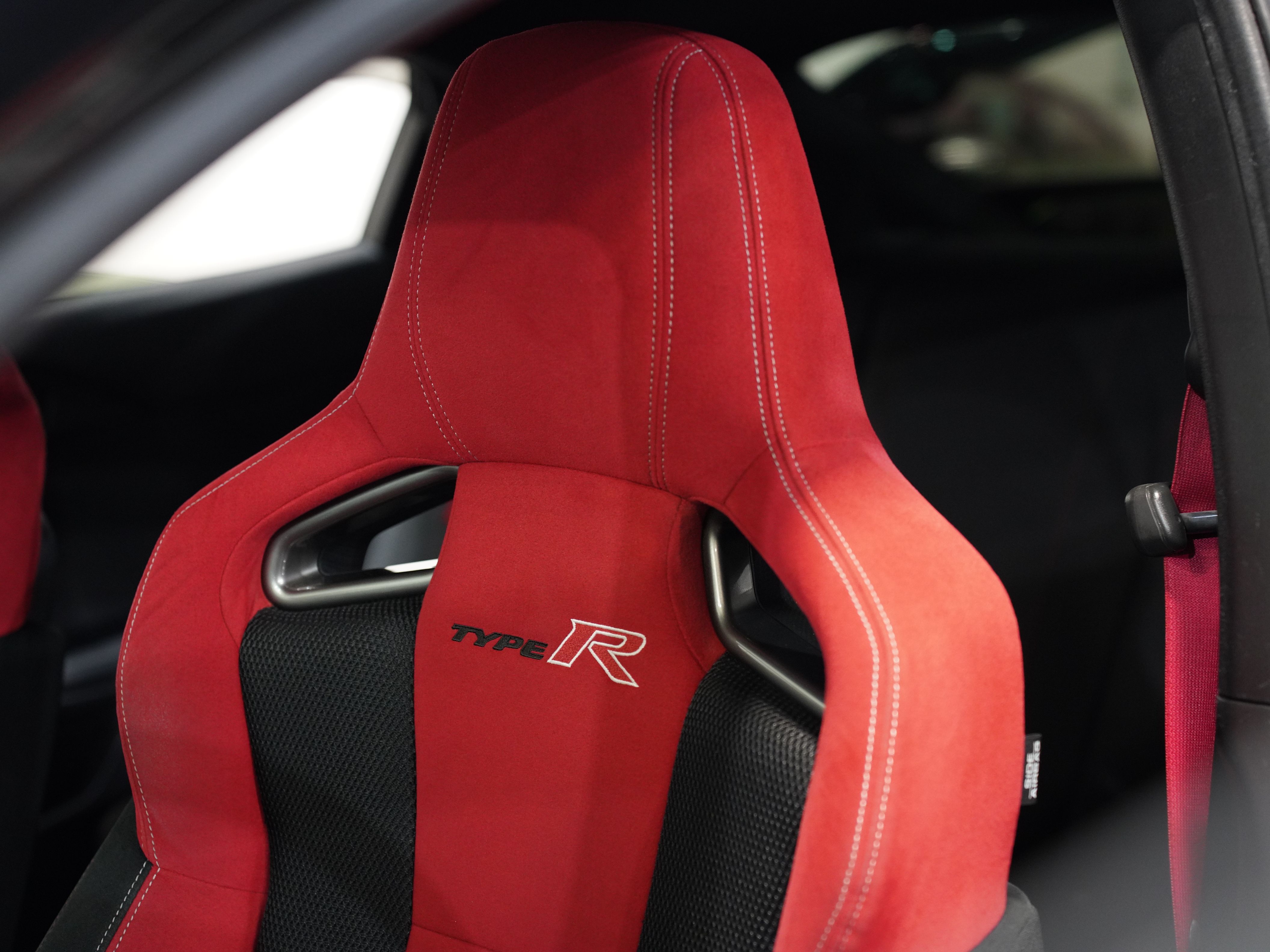 BLACK, 2019 HONDA CIVIC TYPE R Image 31