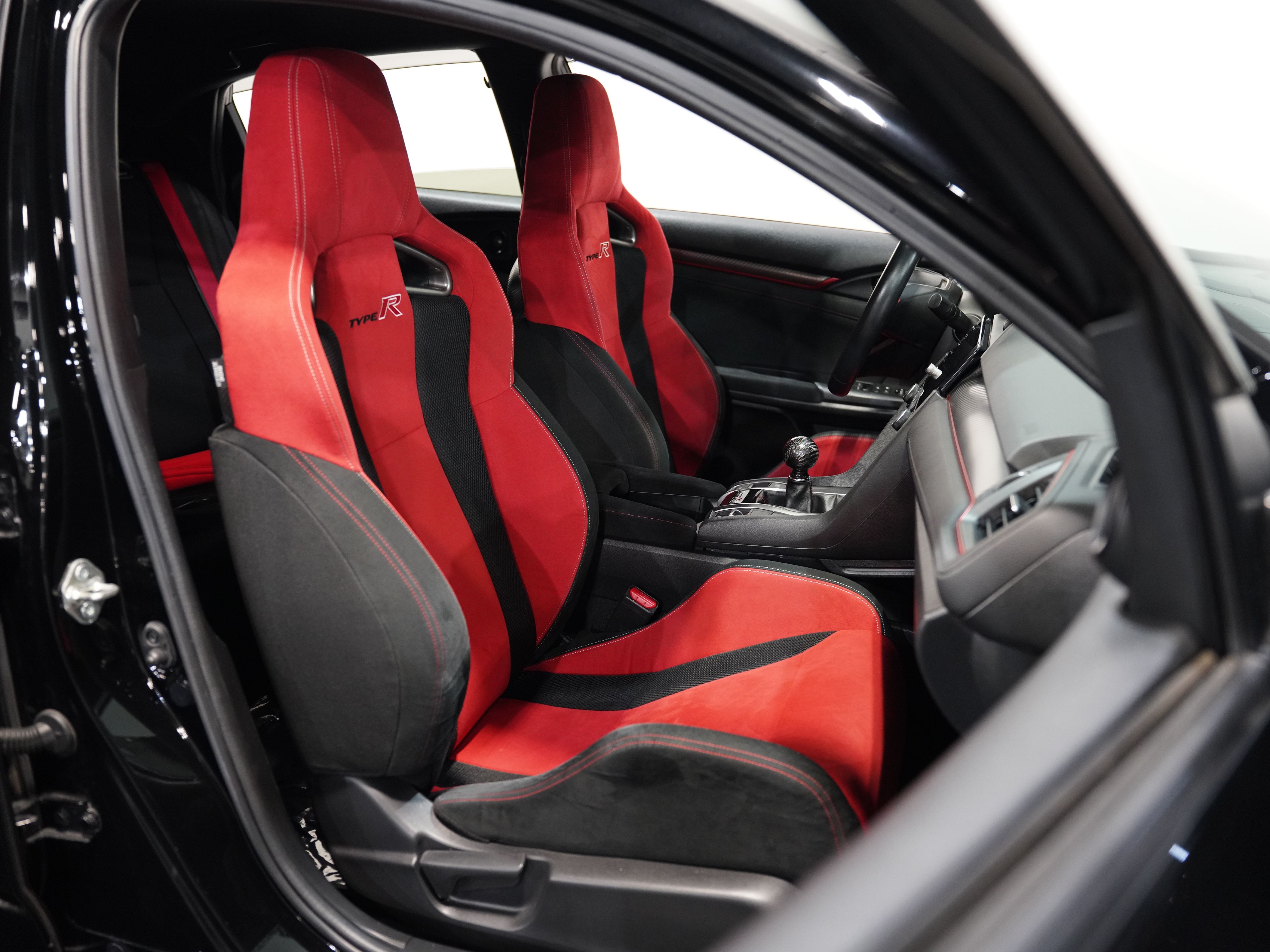BLACK, 2019 HONDA CIVIC TYPE R Image 35