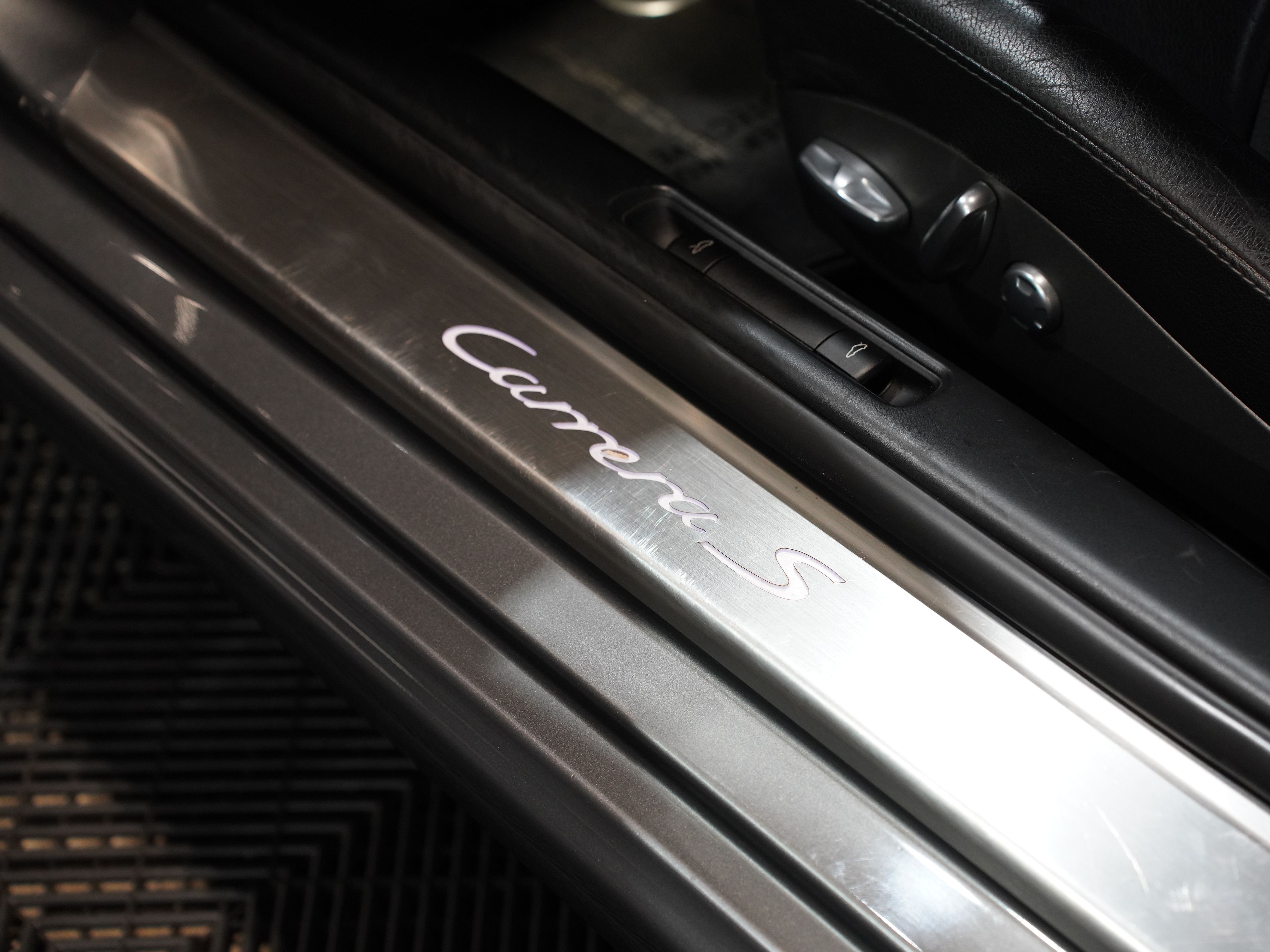 GRAY, 2007 PORSCHE 911 Image 24