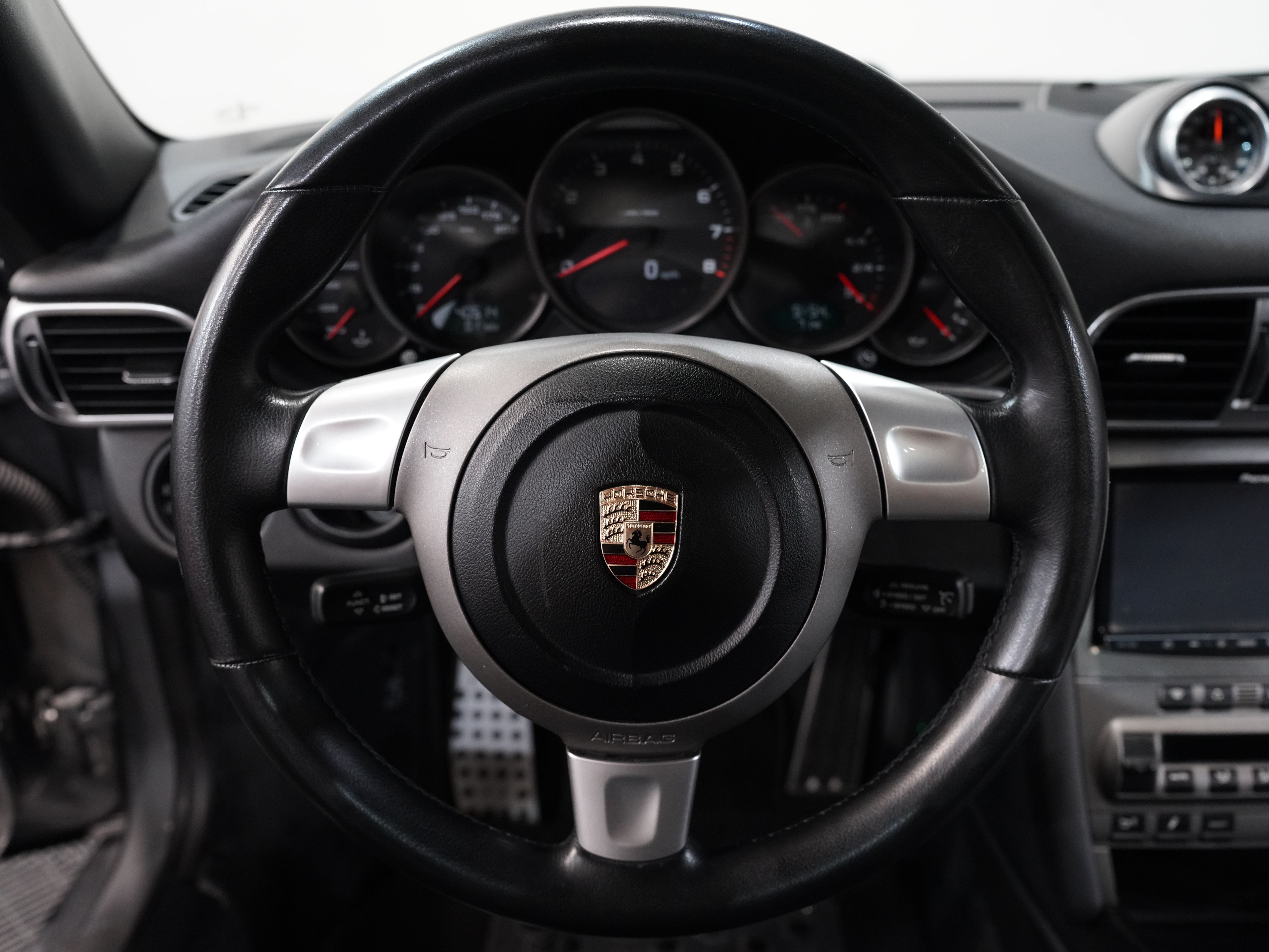 GRAY, 2007 PORSCHE 911 Image 25
