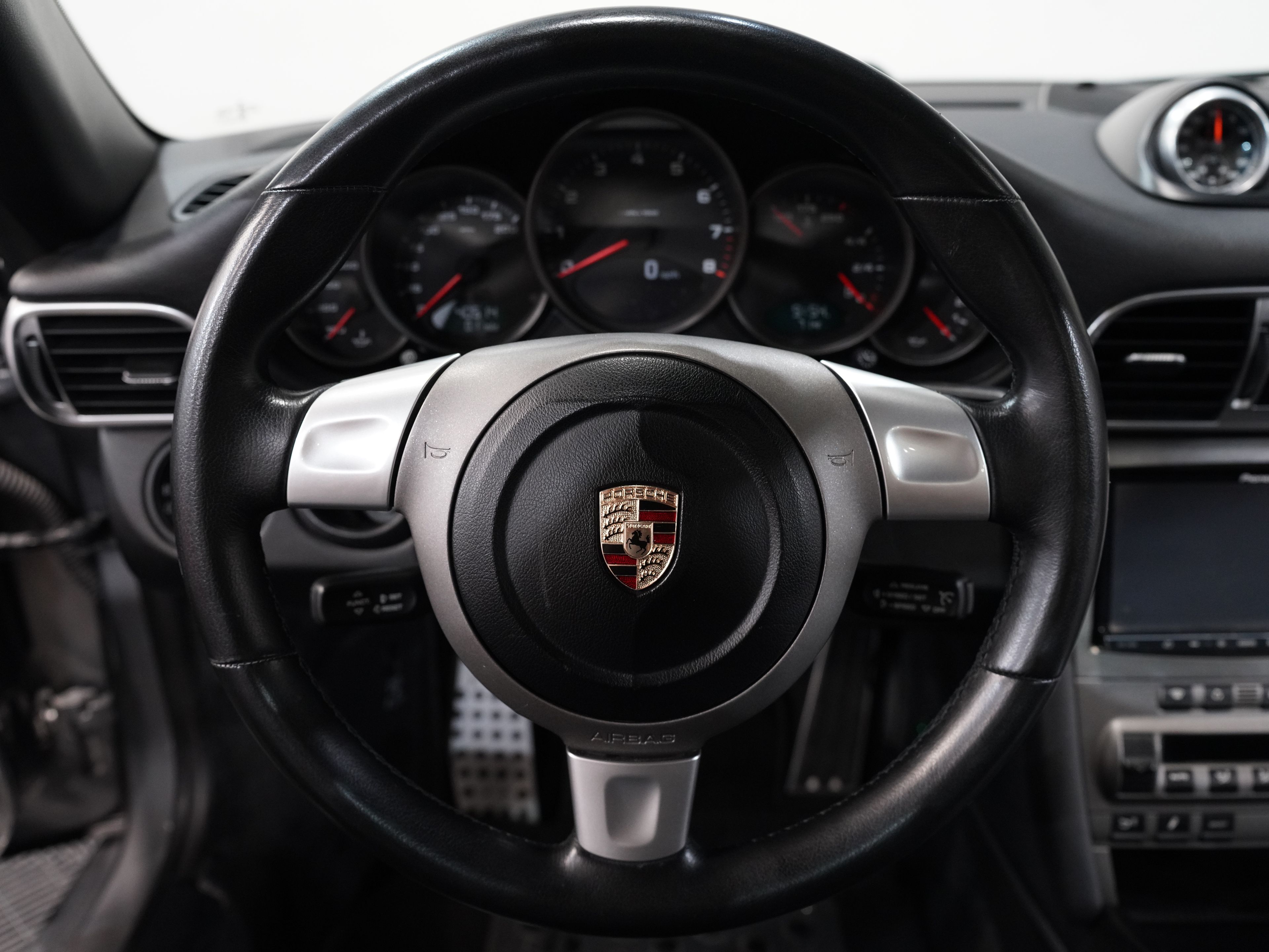 GRAY, 2007 PORSCHE 911 Image 25