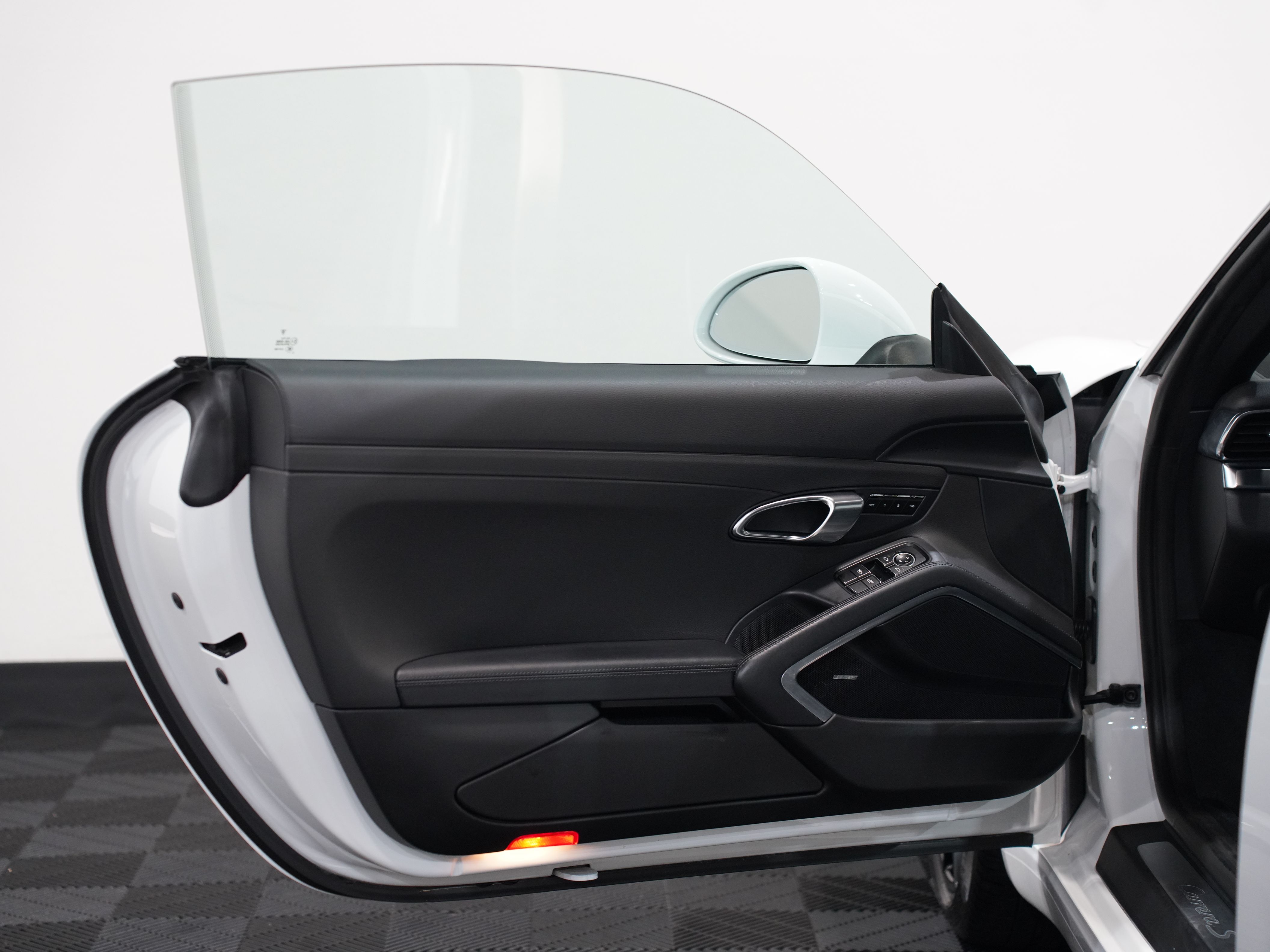 2014 PORSCHE 911 Image 19