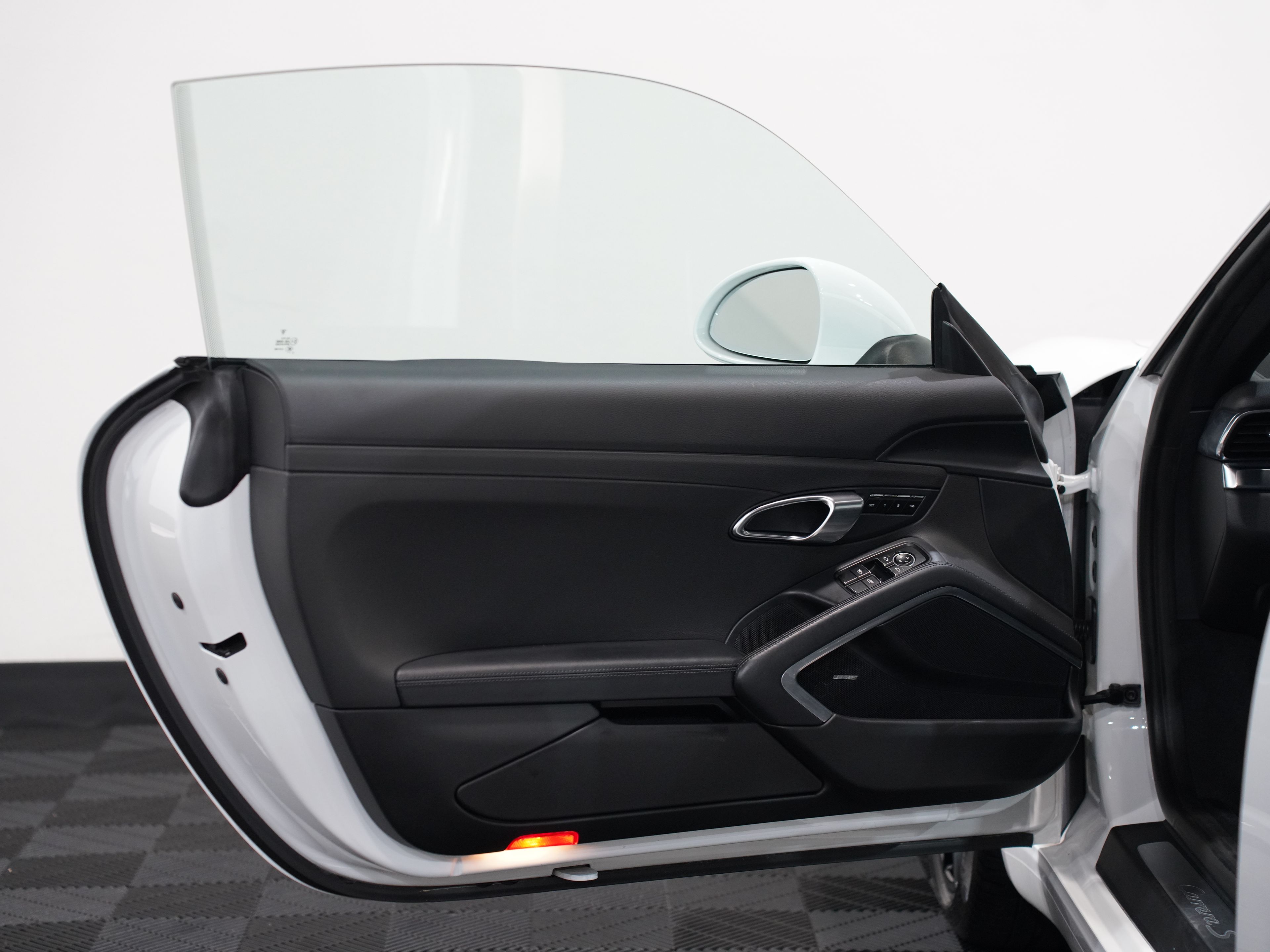 2014 PORSCHE 911 Image 19