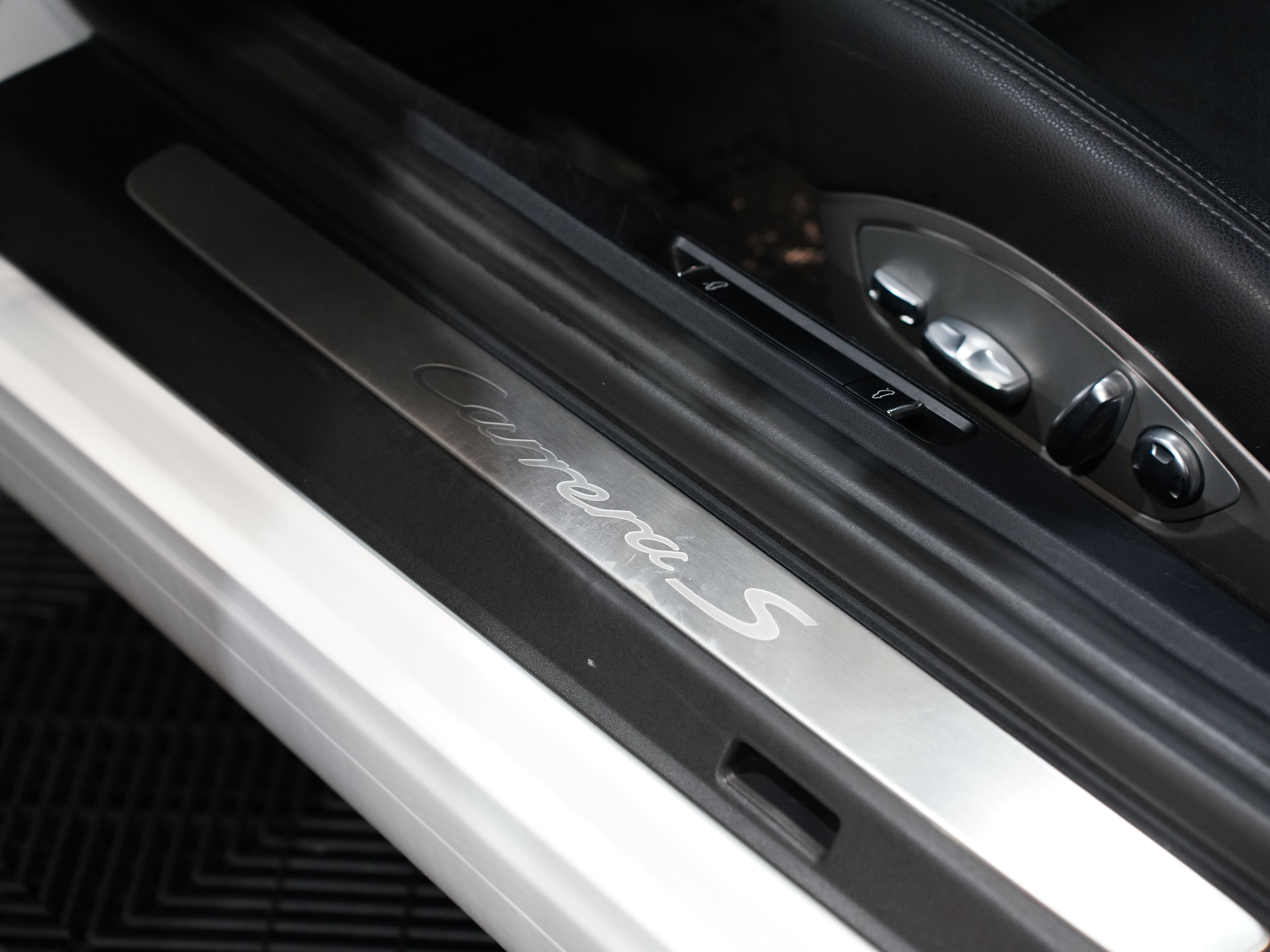2014 PORSCHE 911 Image 23