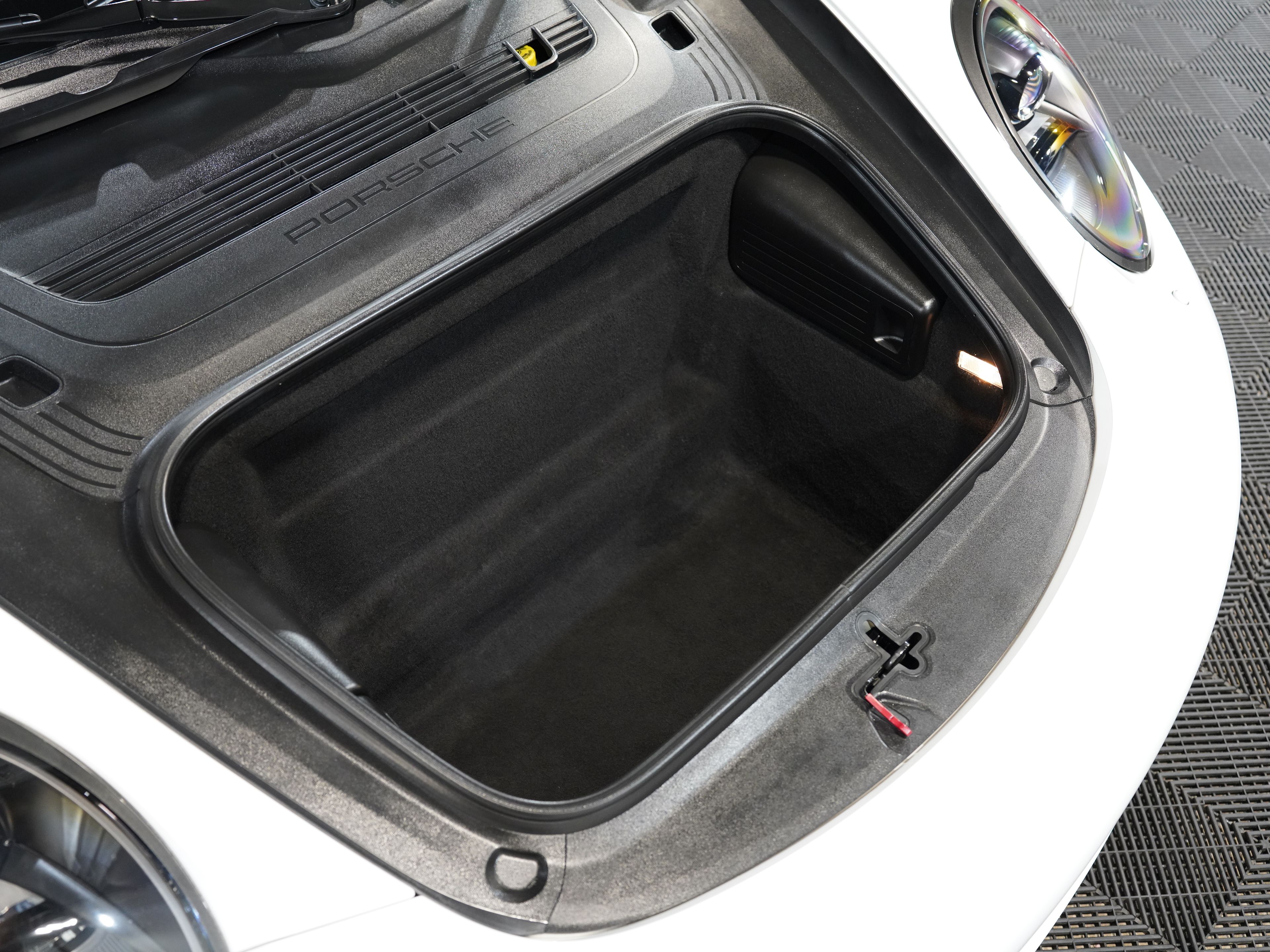 2014 PORSCHE 911 Image 39