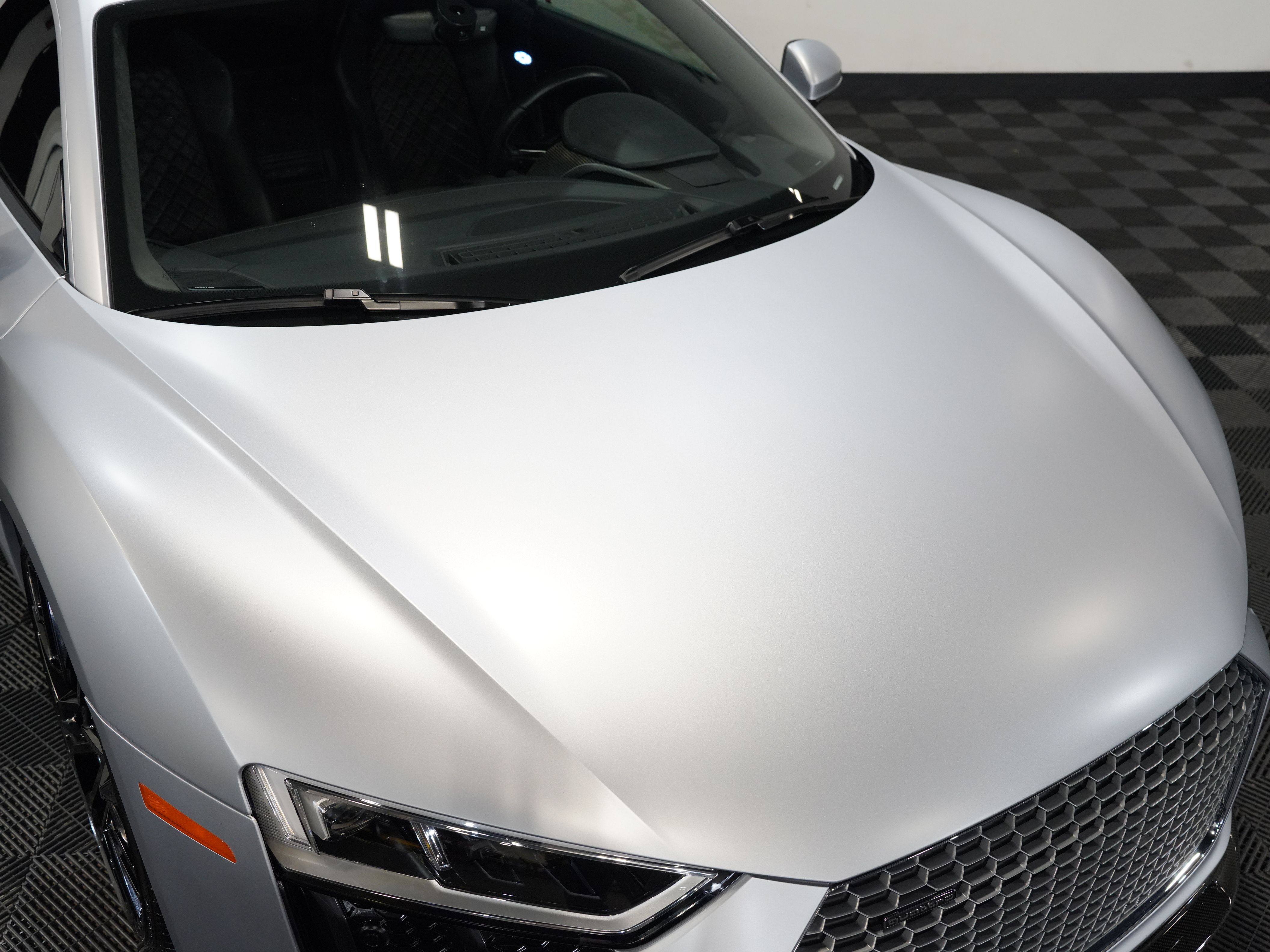 SILVER, 2017 AUDI R8 Image 12