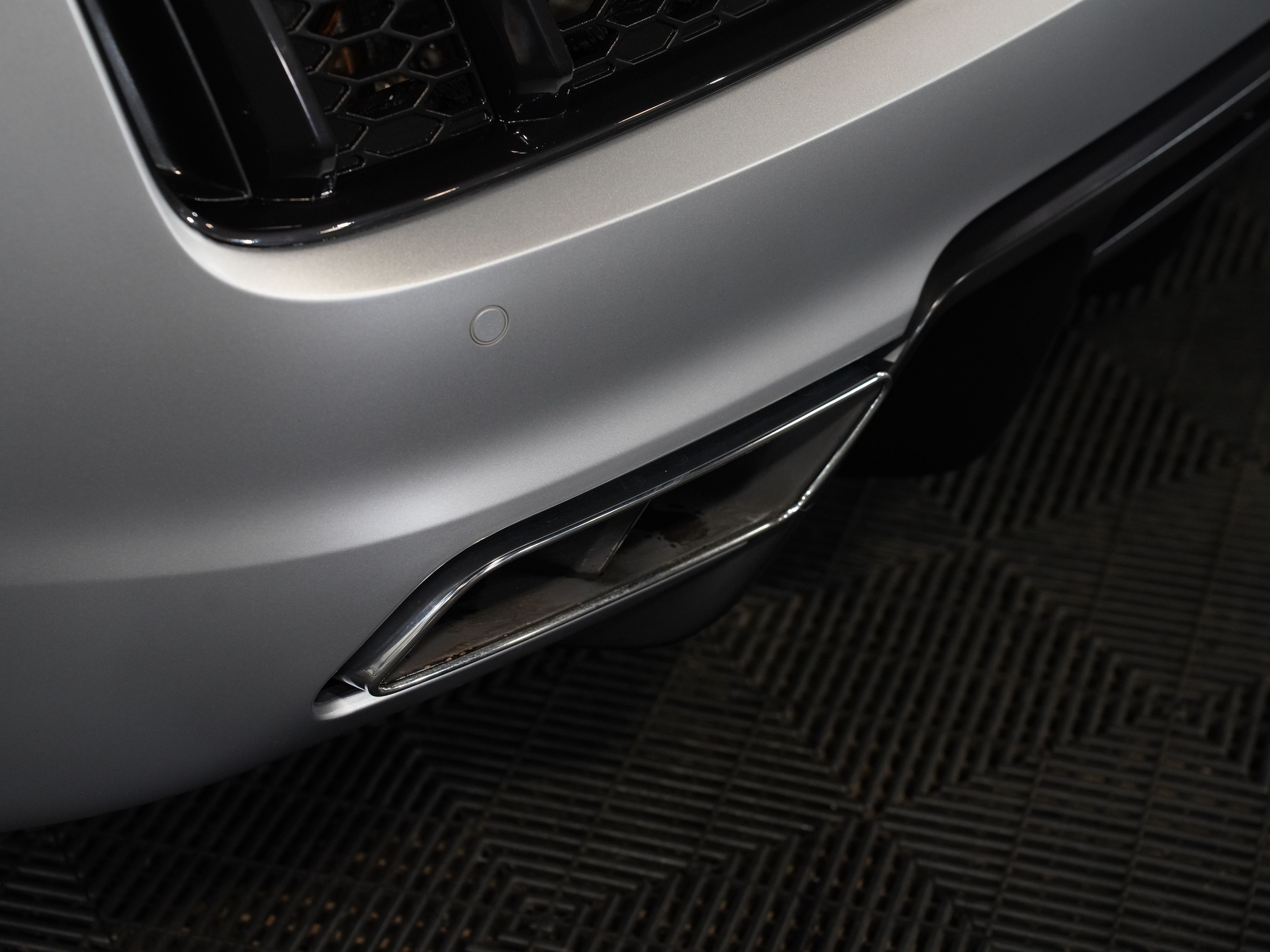 SILVER, 2017 AUDI R8 Image 21