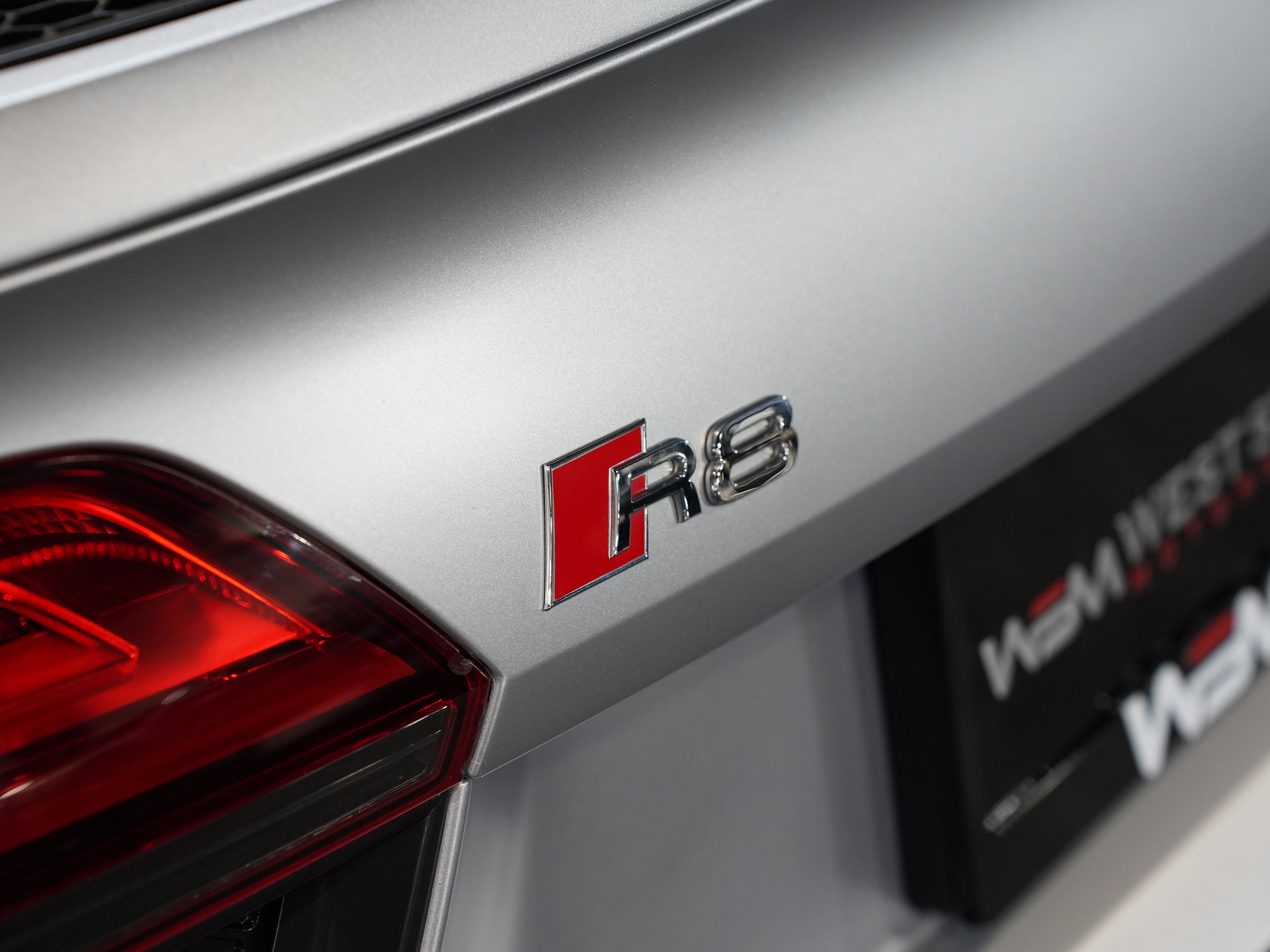 SILVER, 2017 AUDI R8 Image 22