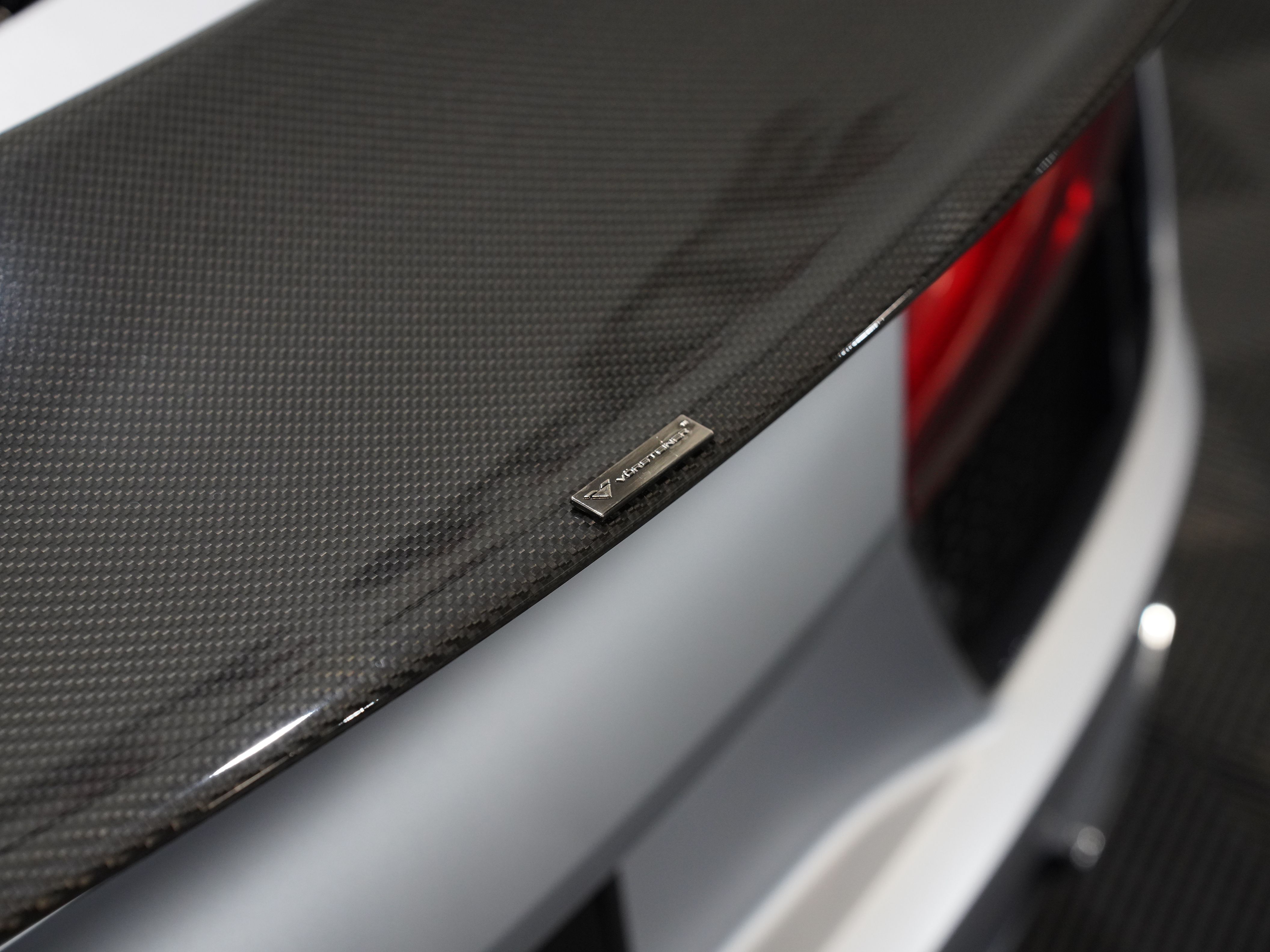 SILVER, 2017 AUDI R8 Image 23
