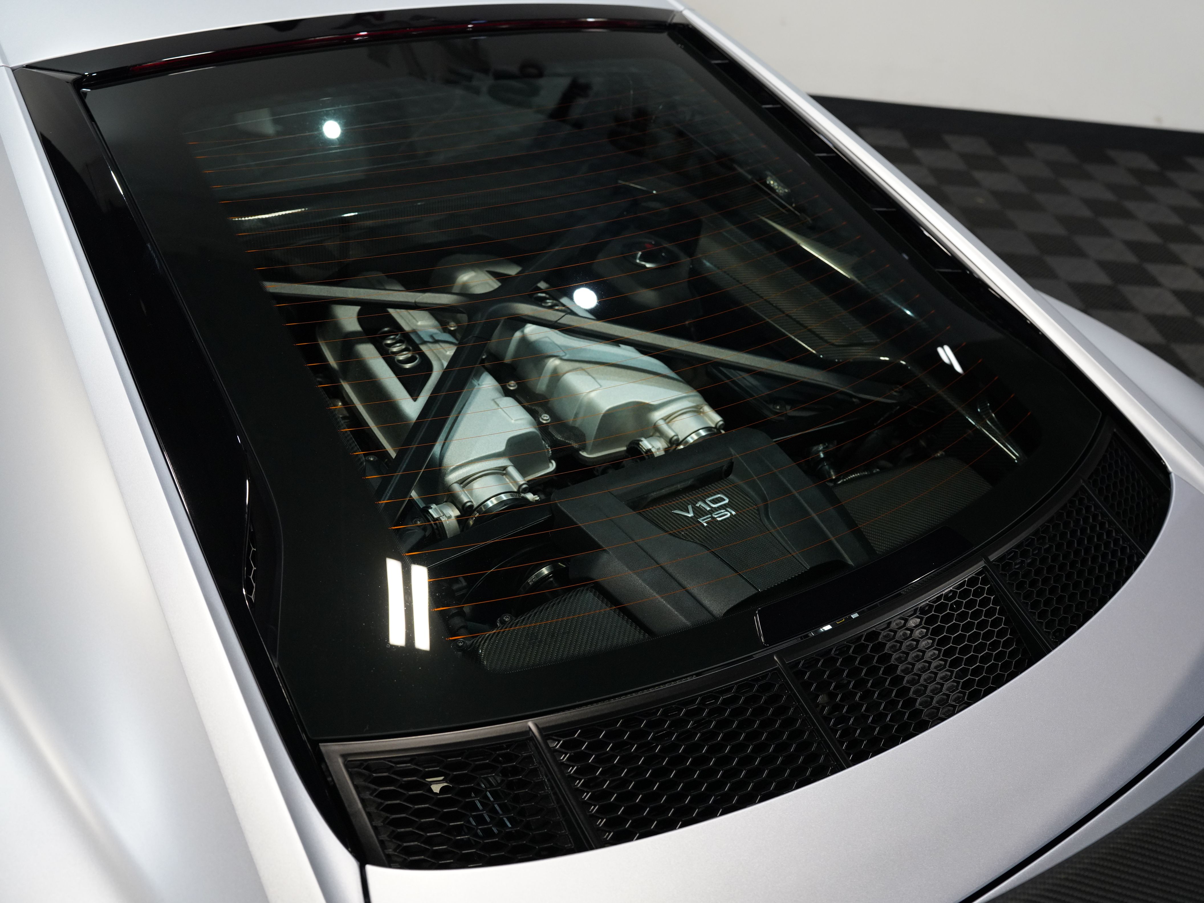 SILVER, 2017 AUDI R8 Image 24