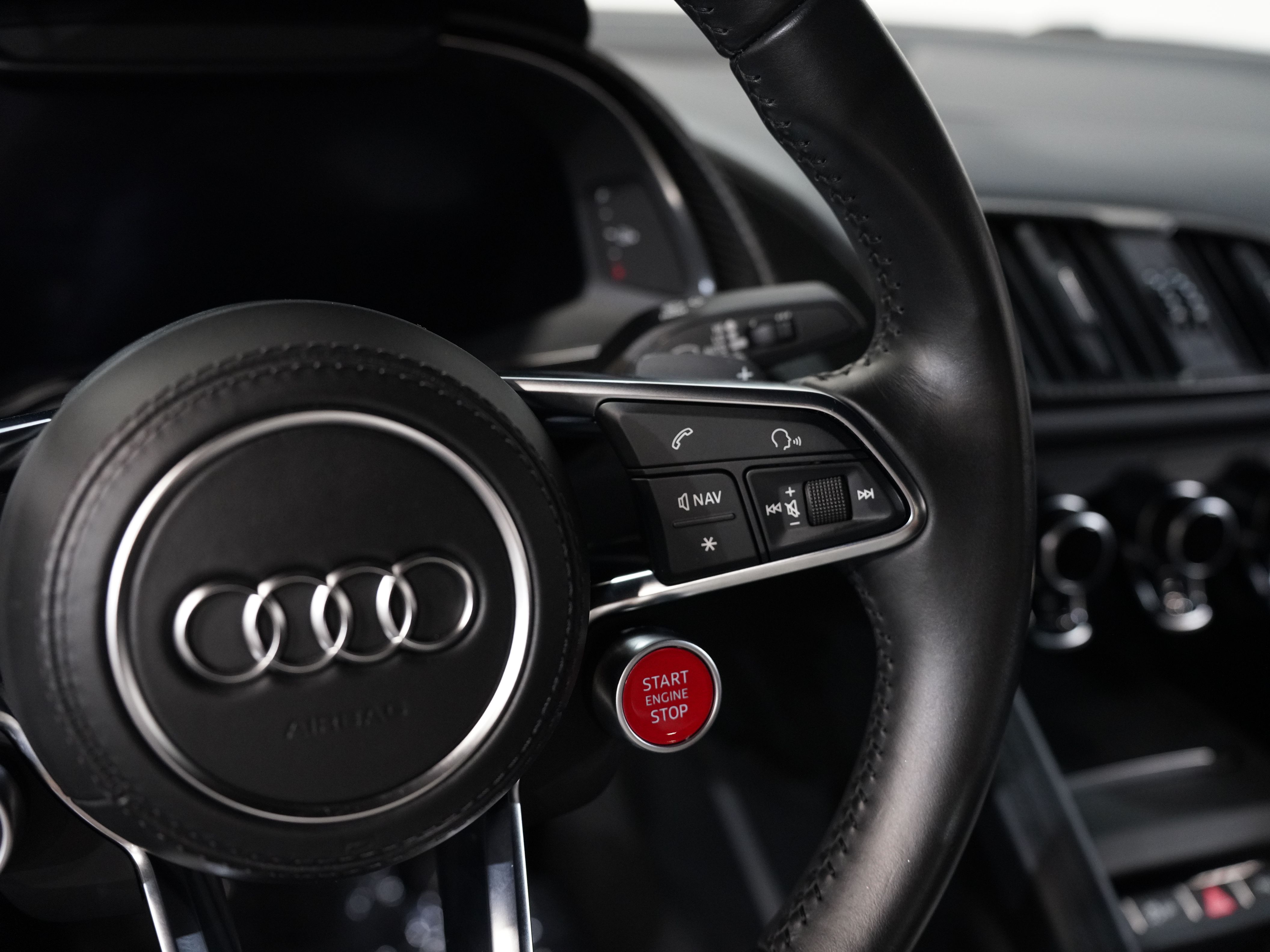 SILVER, 2017 AUDI R8 Image 40