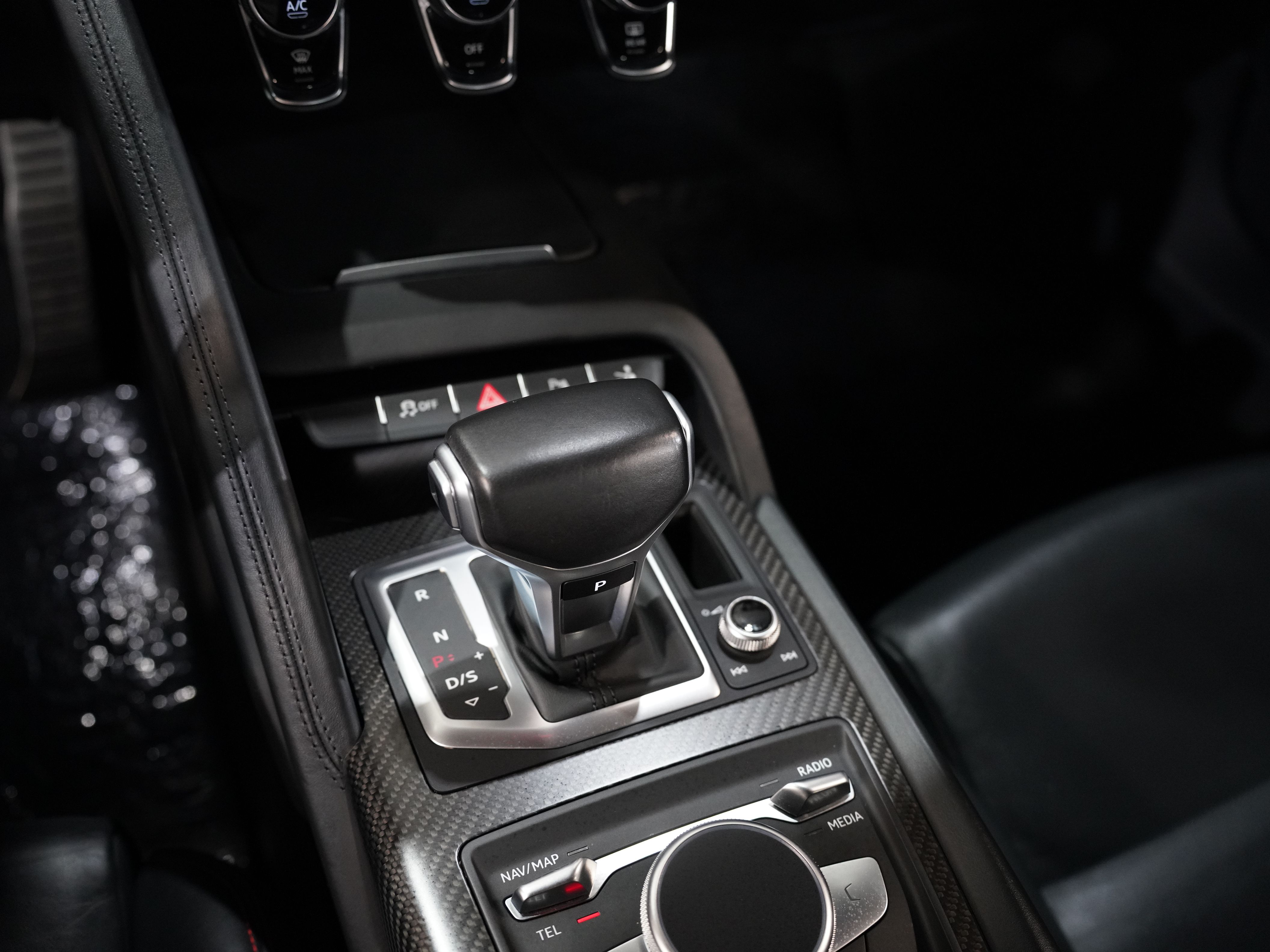 SILVER, 2017 AUDI R8 Image 44