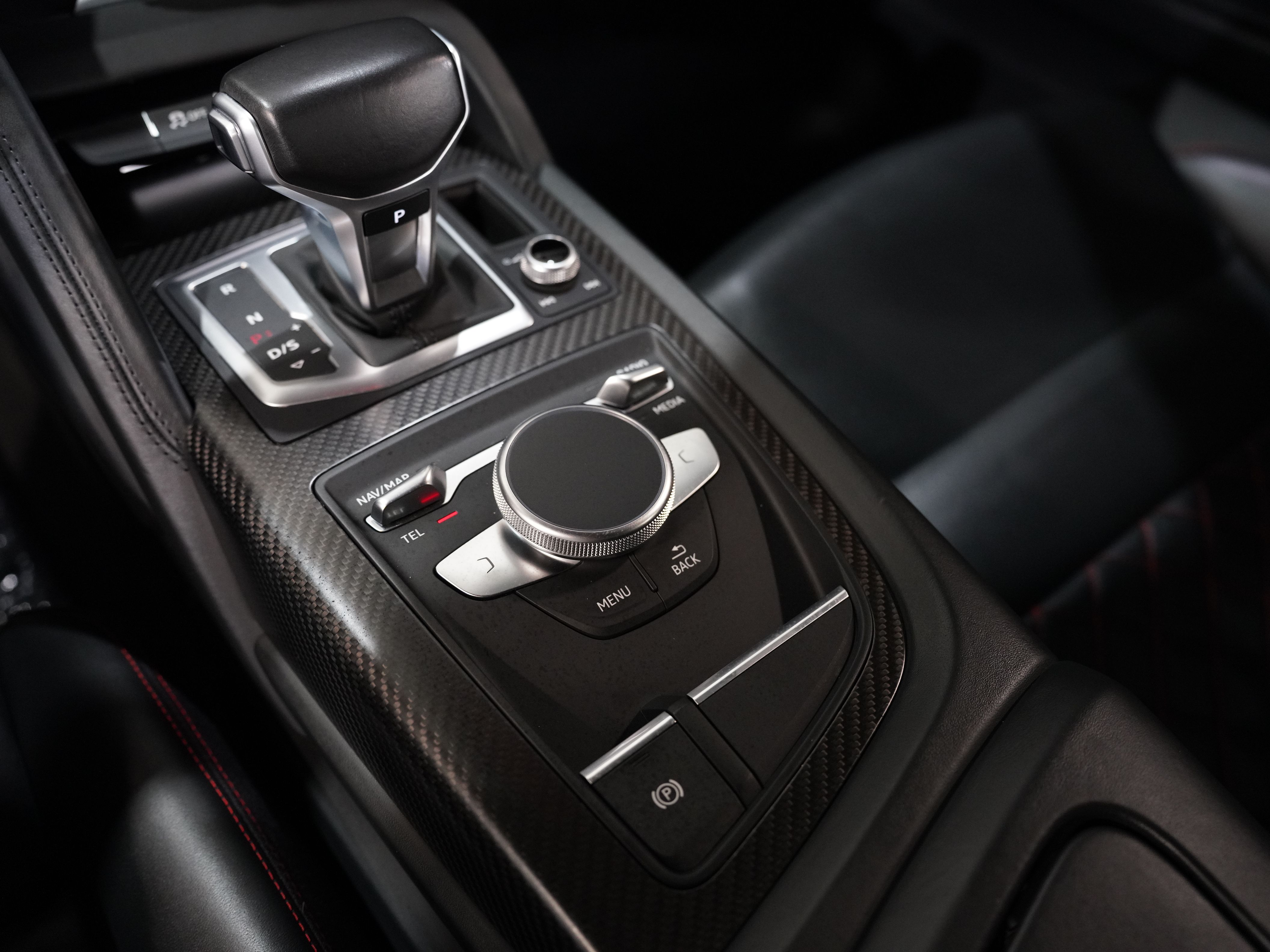 SILVER, 2017 AUDI R8 Image 45