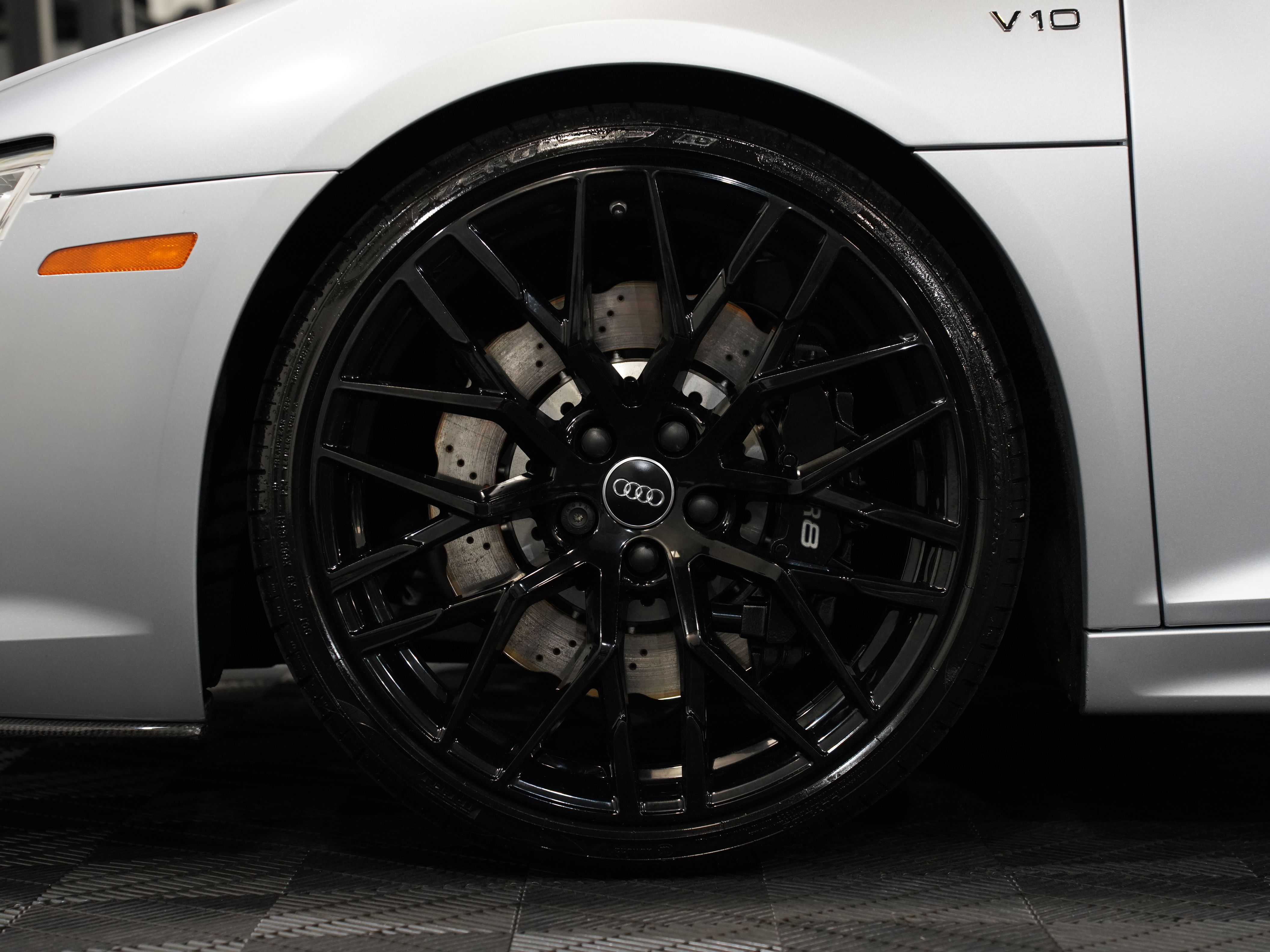 SILVER, 2017 AUDI R8 Image 54