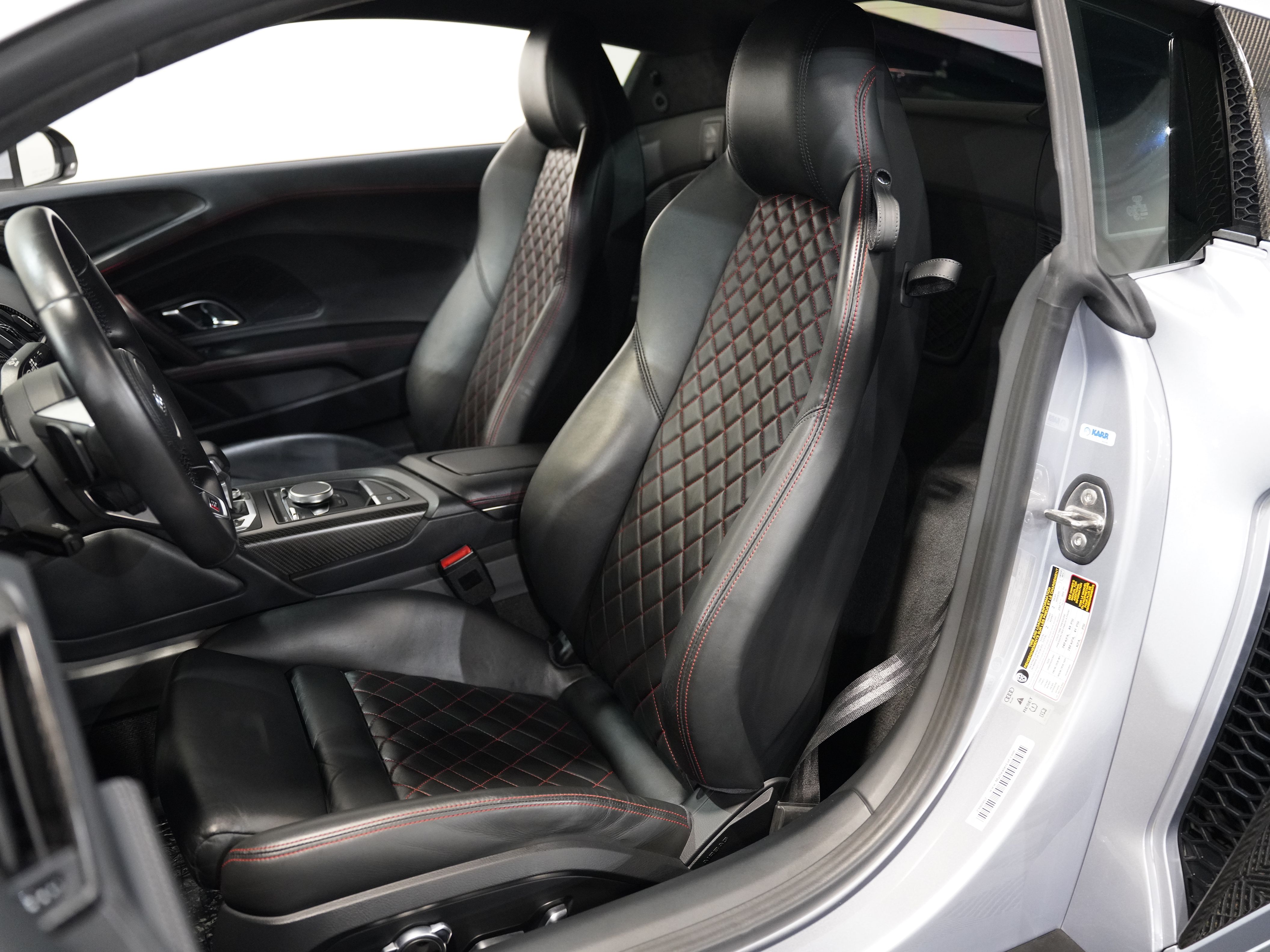 SILVER, 2017 AUDI R8 Image 32
