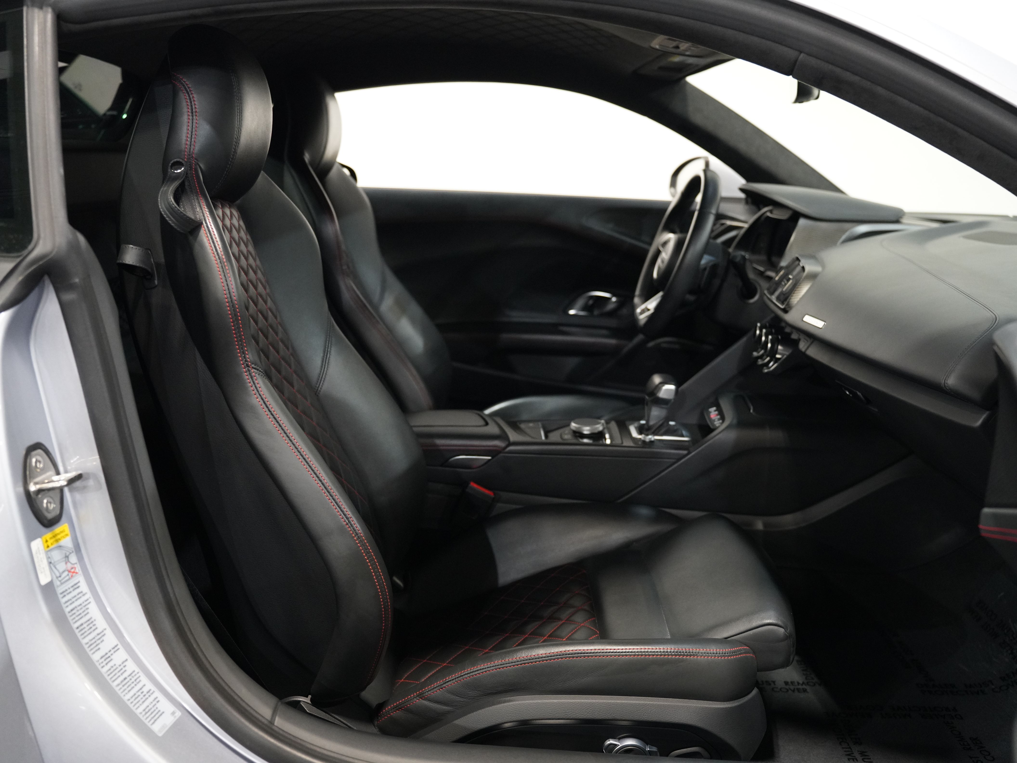 SILVER, 2017 AUDI R8 Image 35