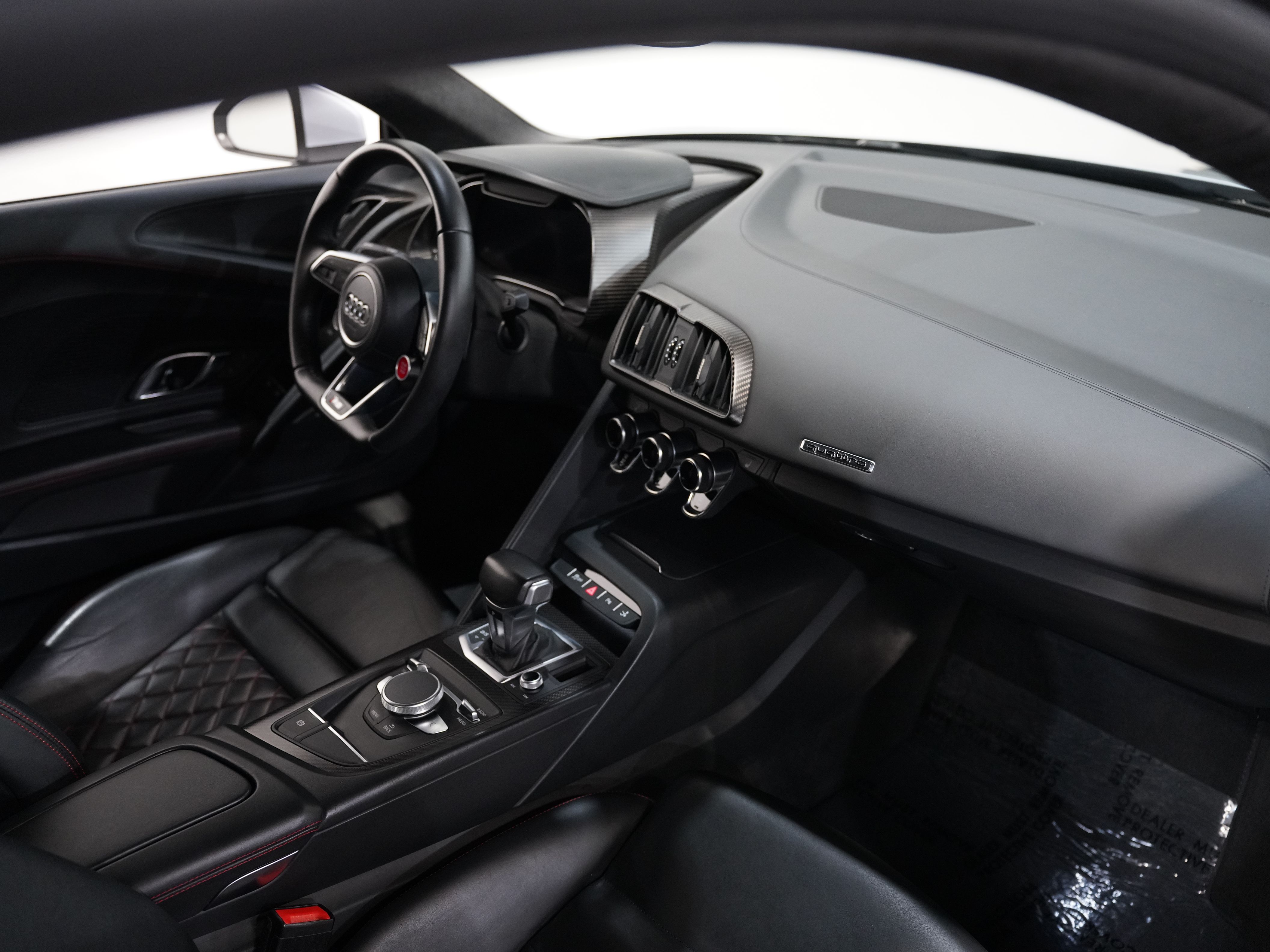SILVER, 2017 AUDI R8 Image 36