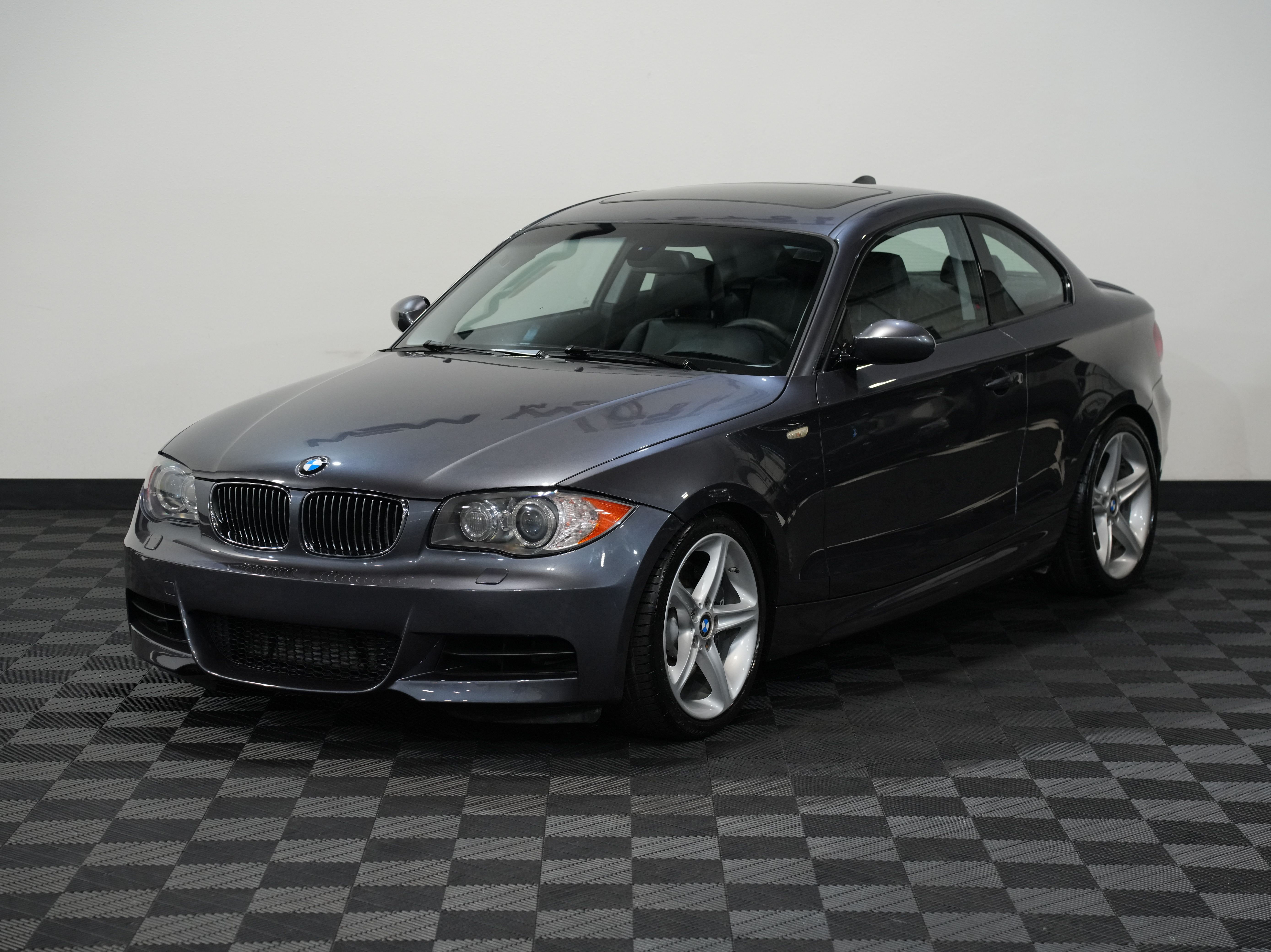 GREY, 2008 BMW 1 SERIES Image 3