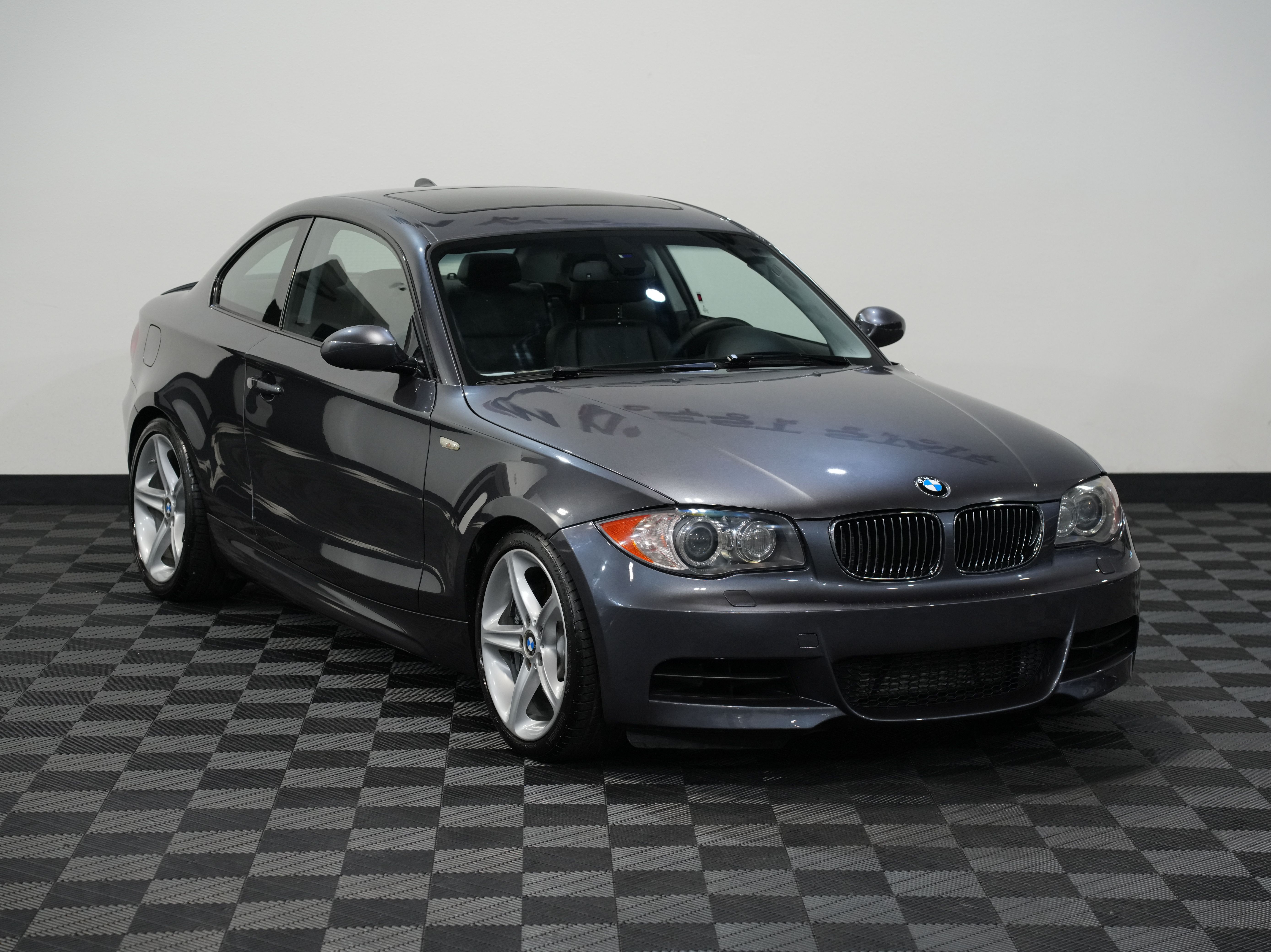 GREY, 2008 BMW 1 SERIES Image 5