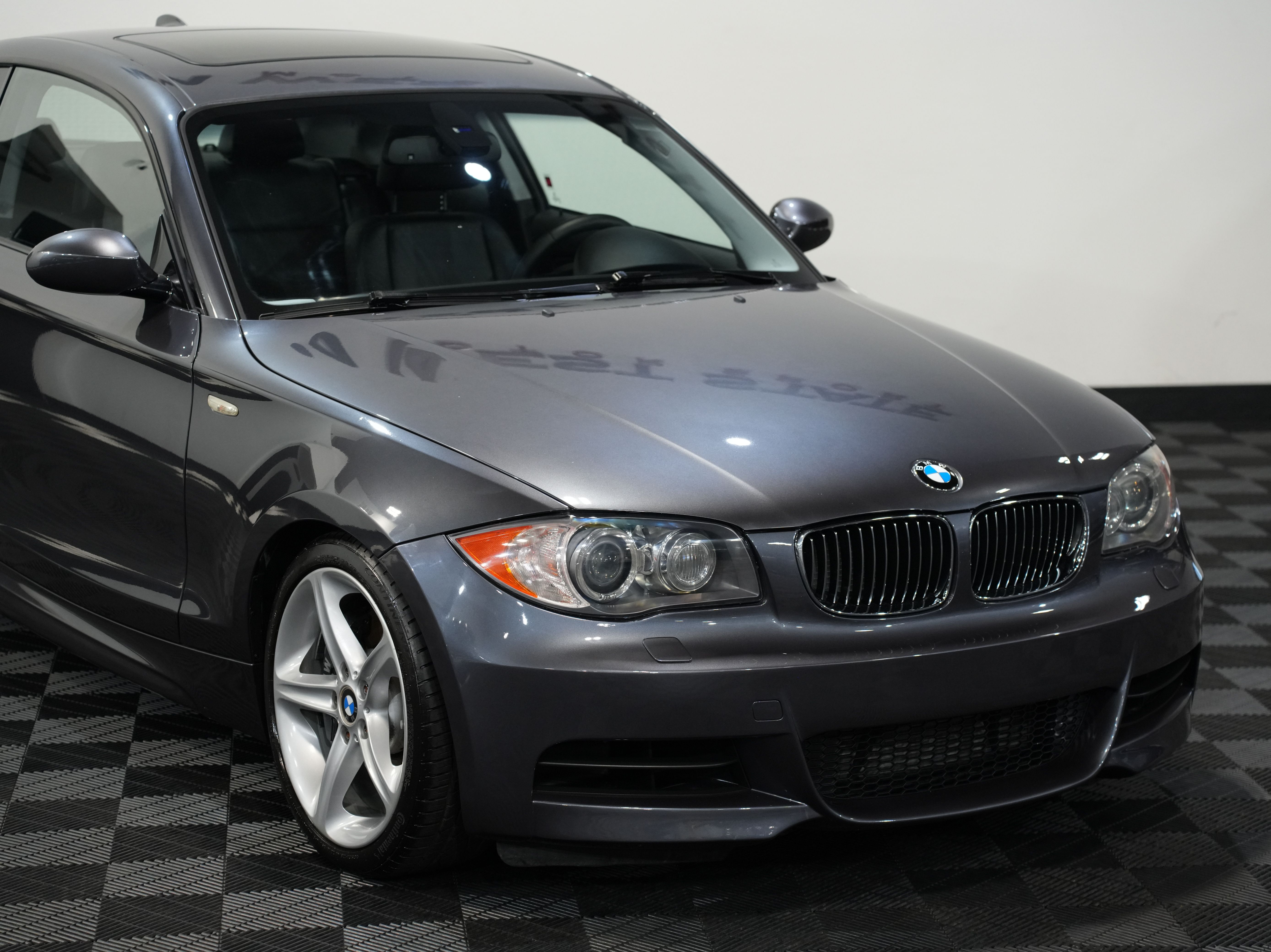 GREY, 2008 BMW 1 SERIES Image 9