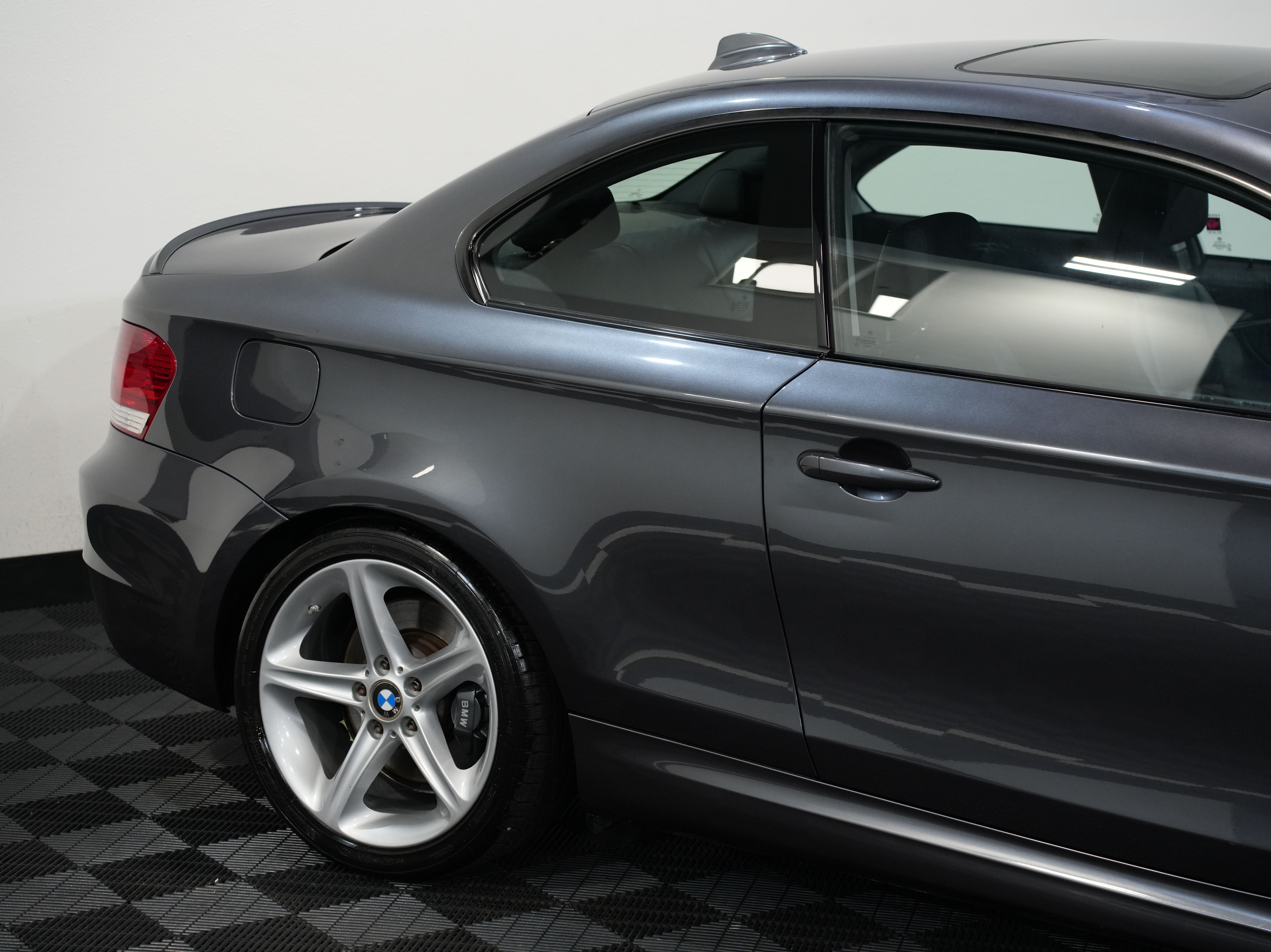 GREY, 2008 BMW 1 SERIES Image 14