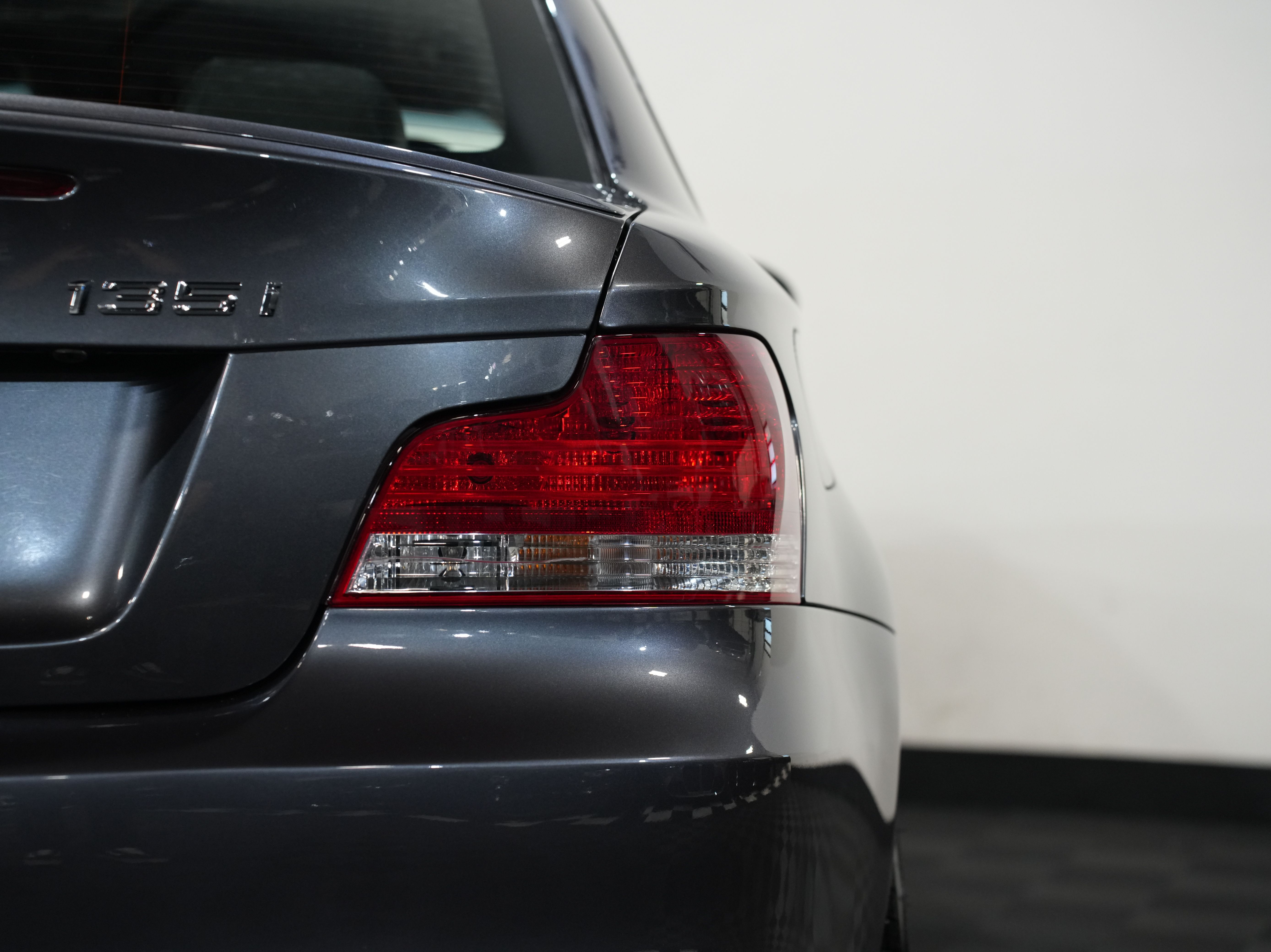 GREY, 2008 BMW 1 SERIES Image 16