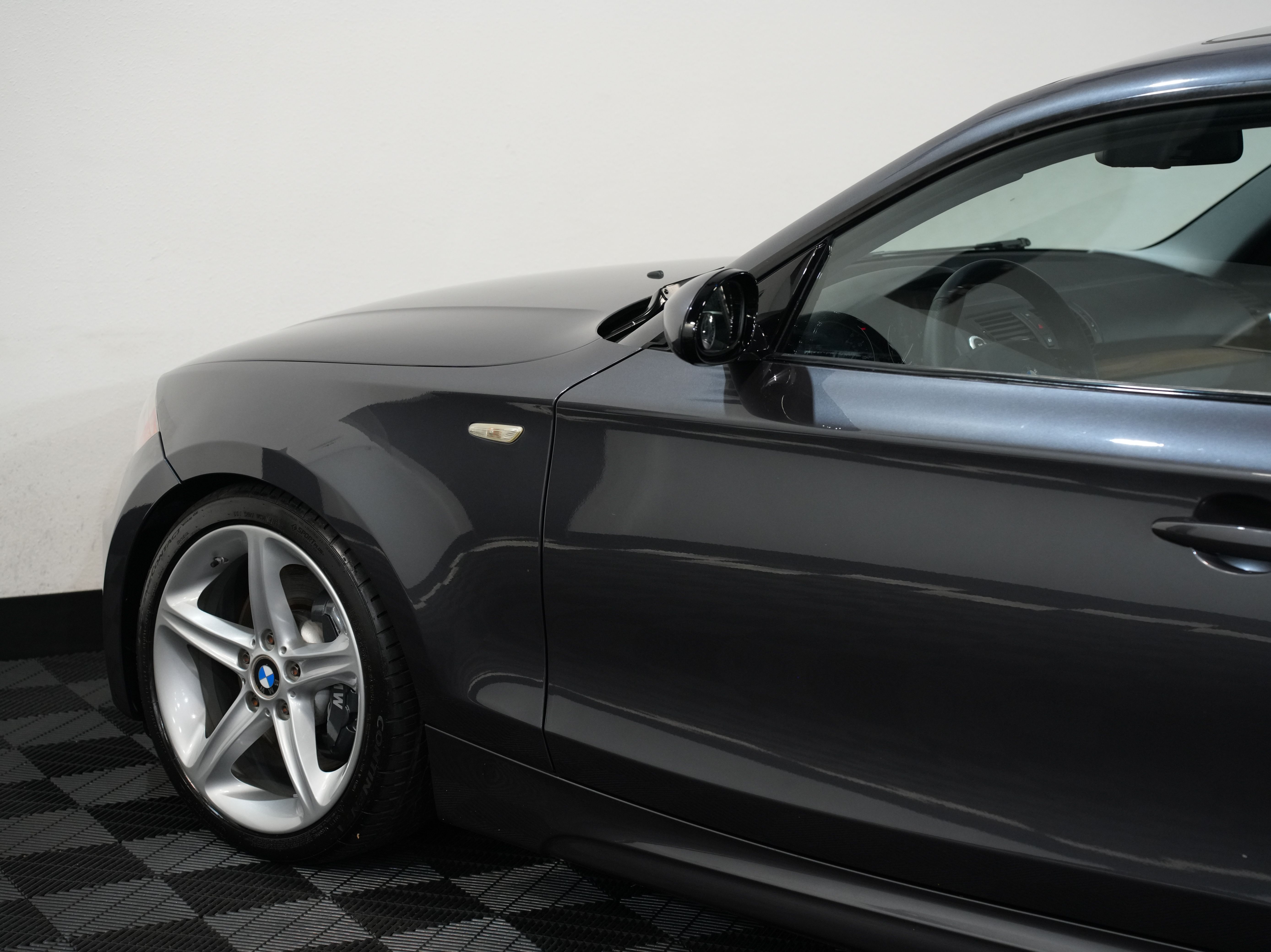 GREY, 2008 BMW 1 SERIES Image 21