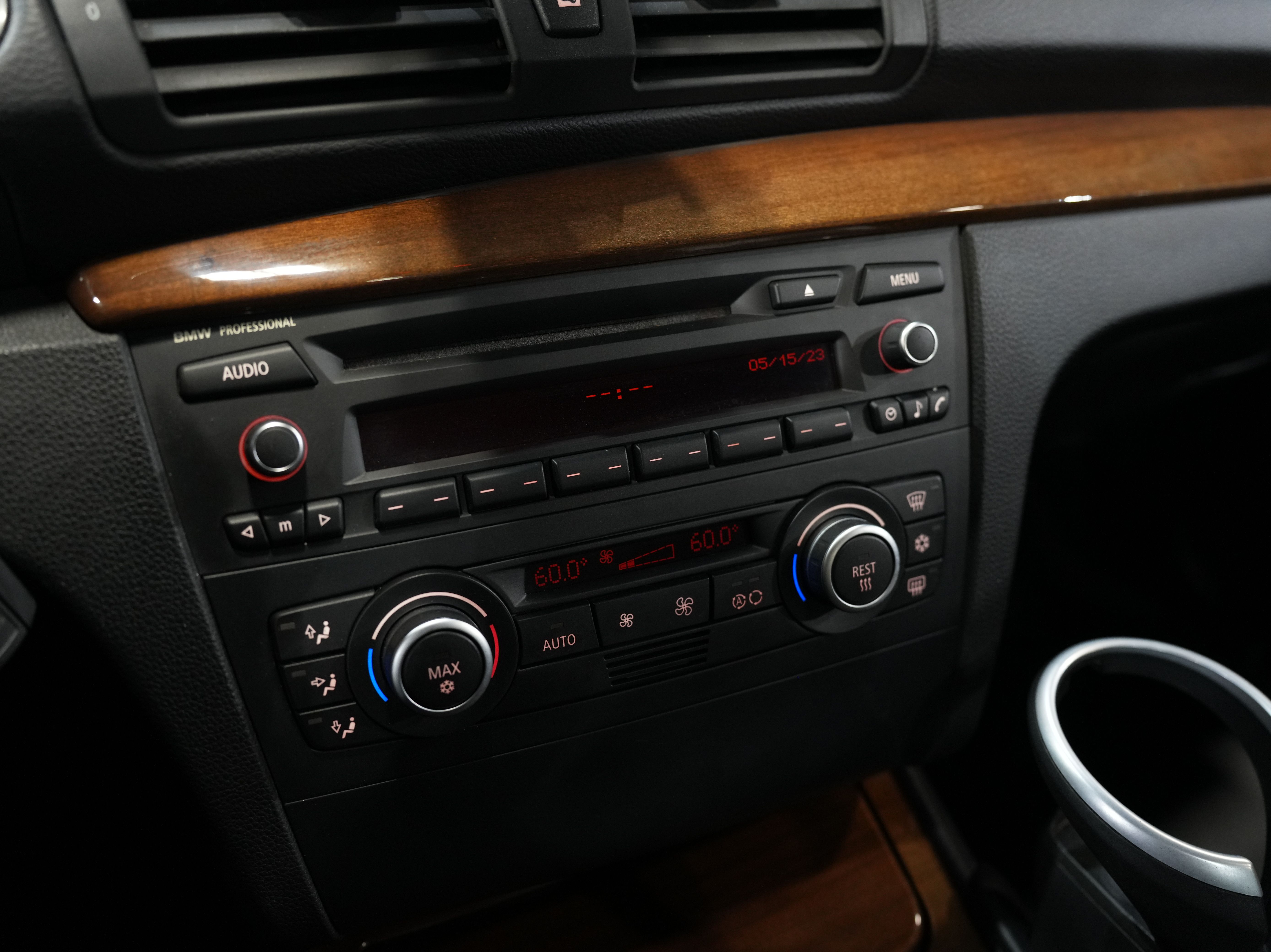 GREY, 2008 BMW 1 SERIES Image 38