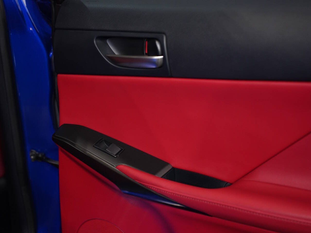BLUE, 2022 LEXUS IS Image 27
