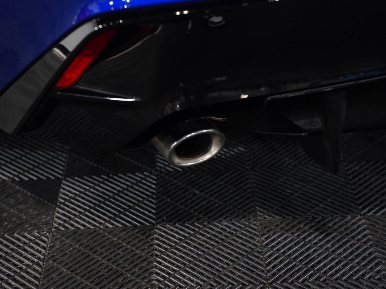 BLUE, 2022 LEXUS IS Image 19