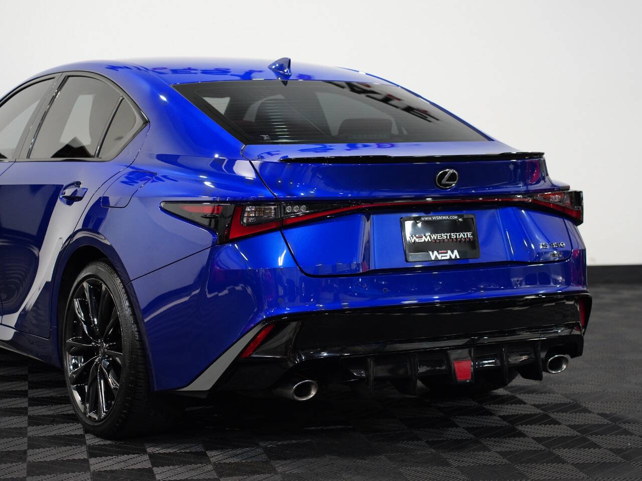 BLUE, 2022 LEXUS IS Image 17