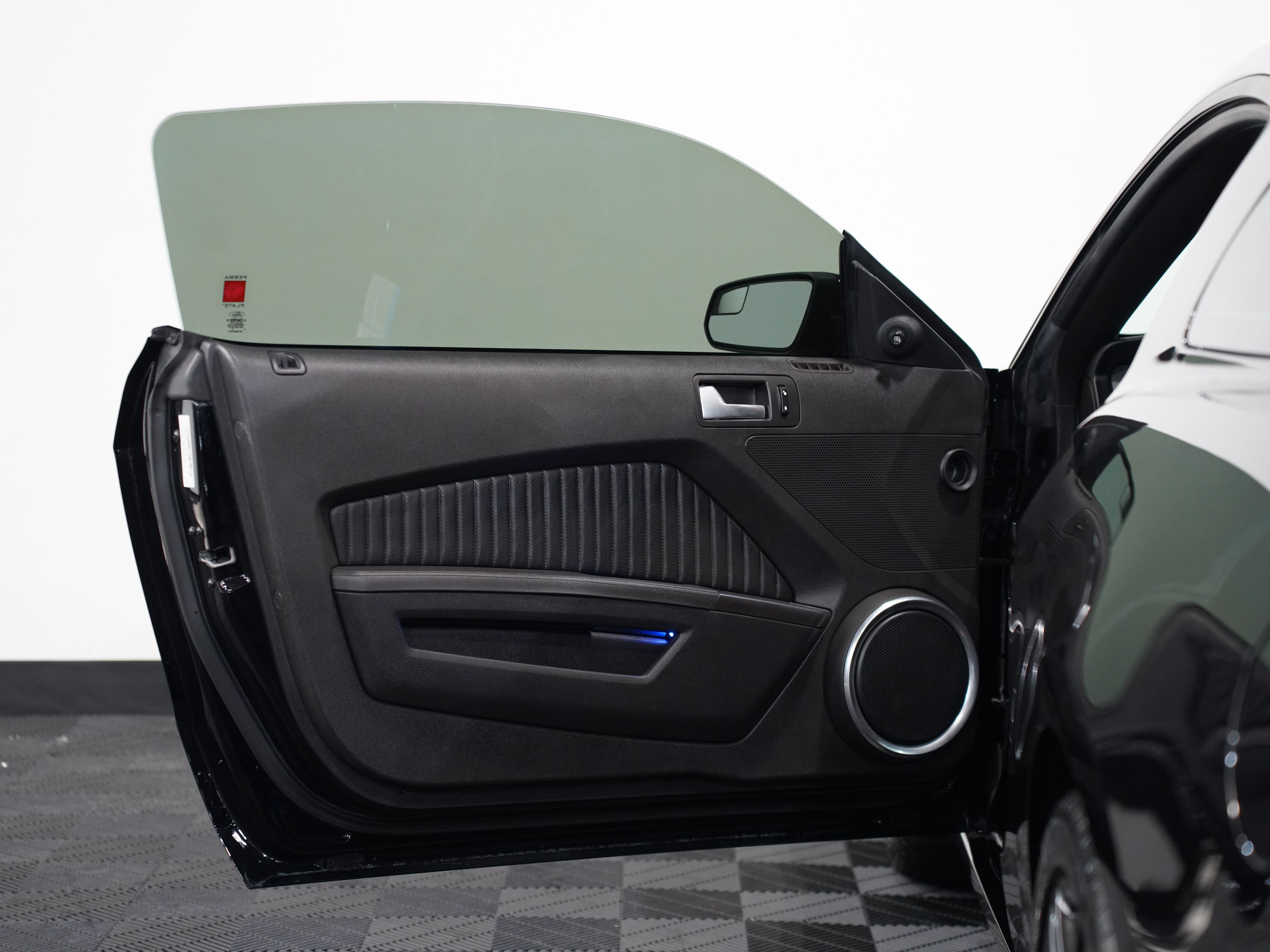 2013 FORD MUSTANG Image 24