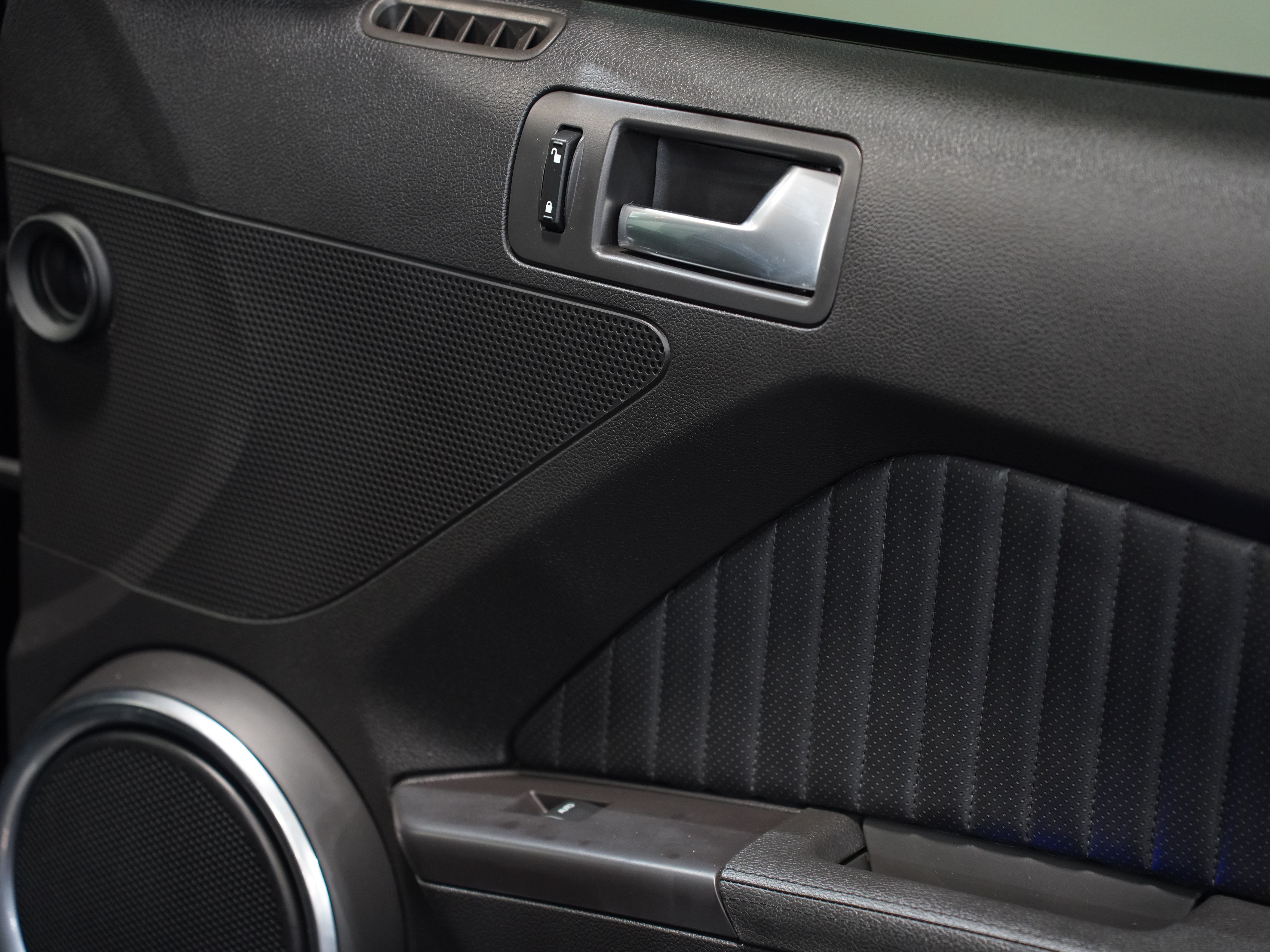 2013 FORD MUSTANG Image 27