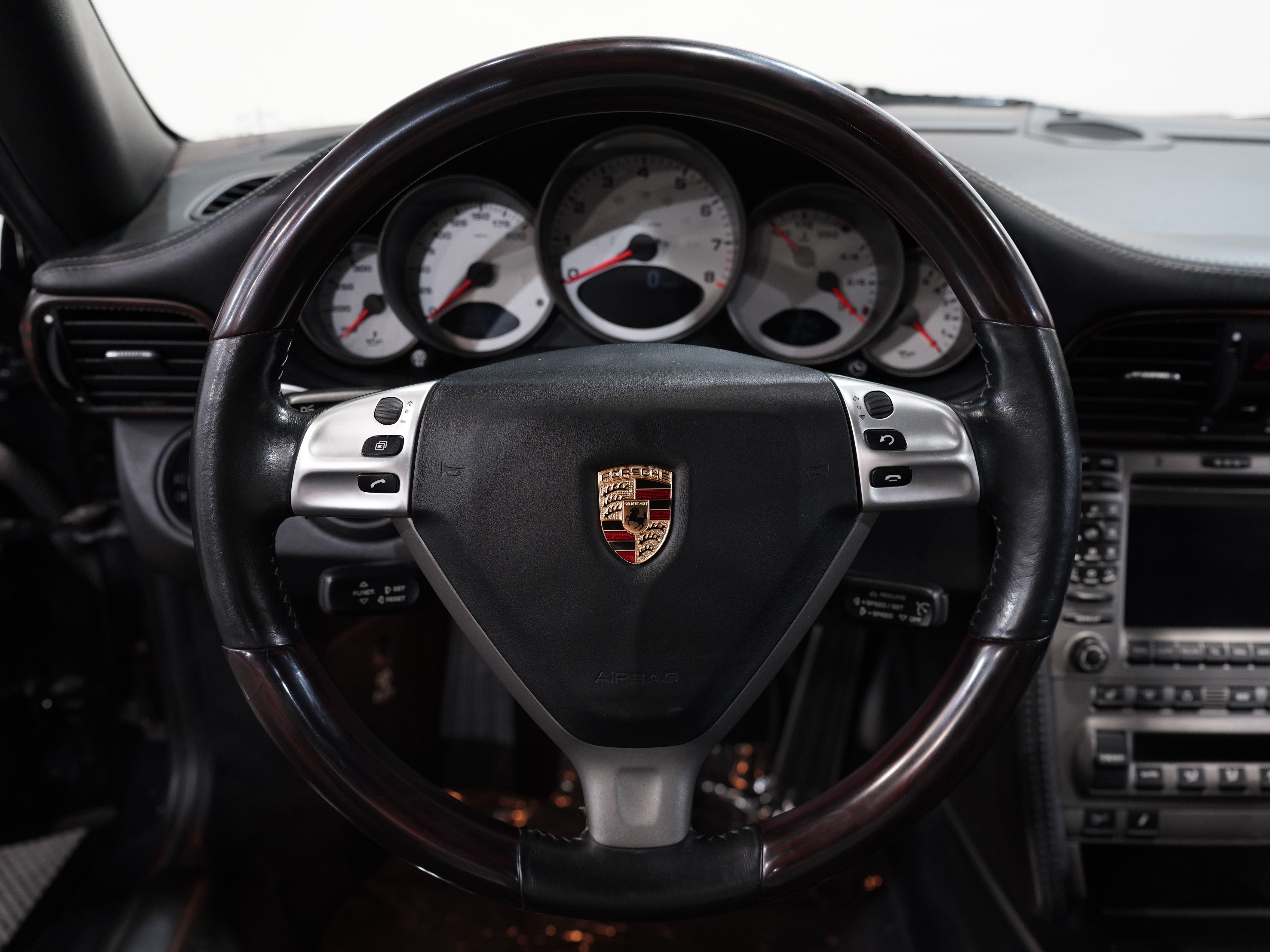 2006 PORSCHE 911 Image 32