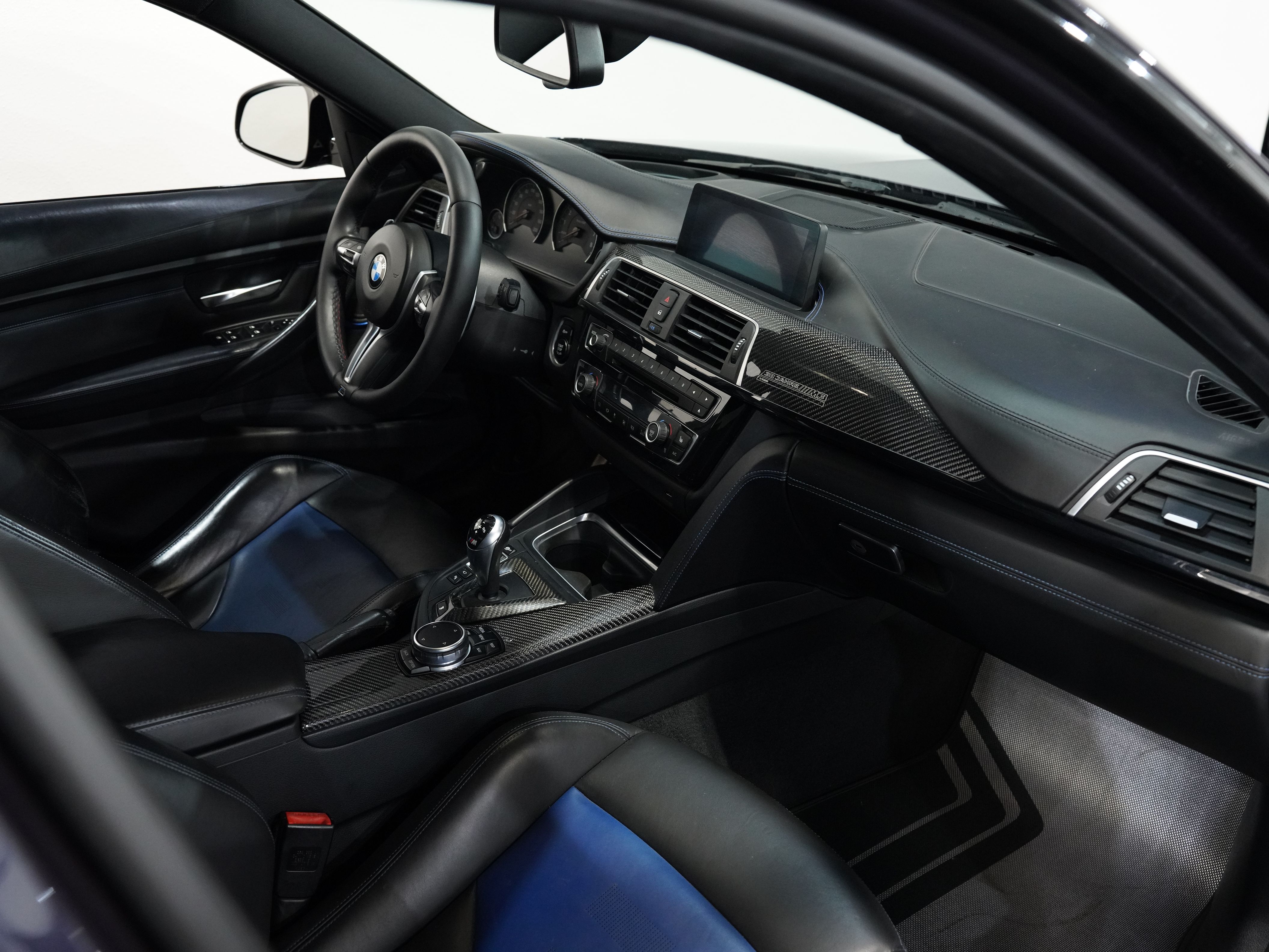 MACAO BLUE METALLIC, 2017 BMW M3 Image 36