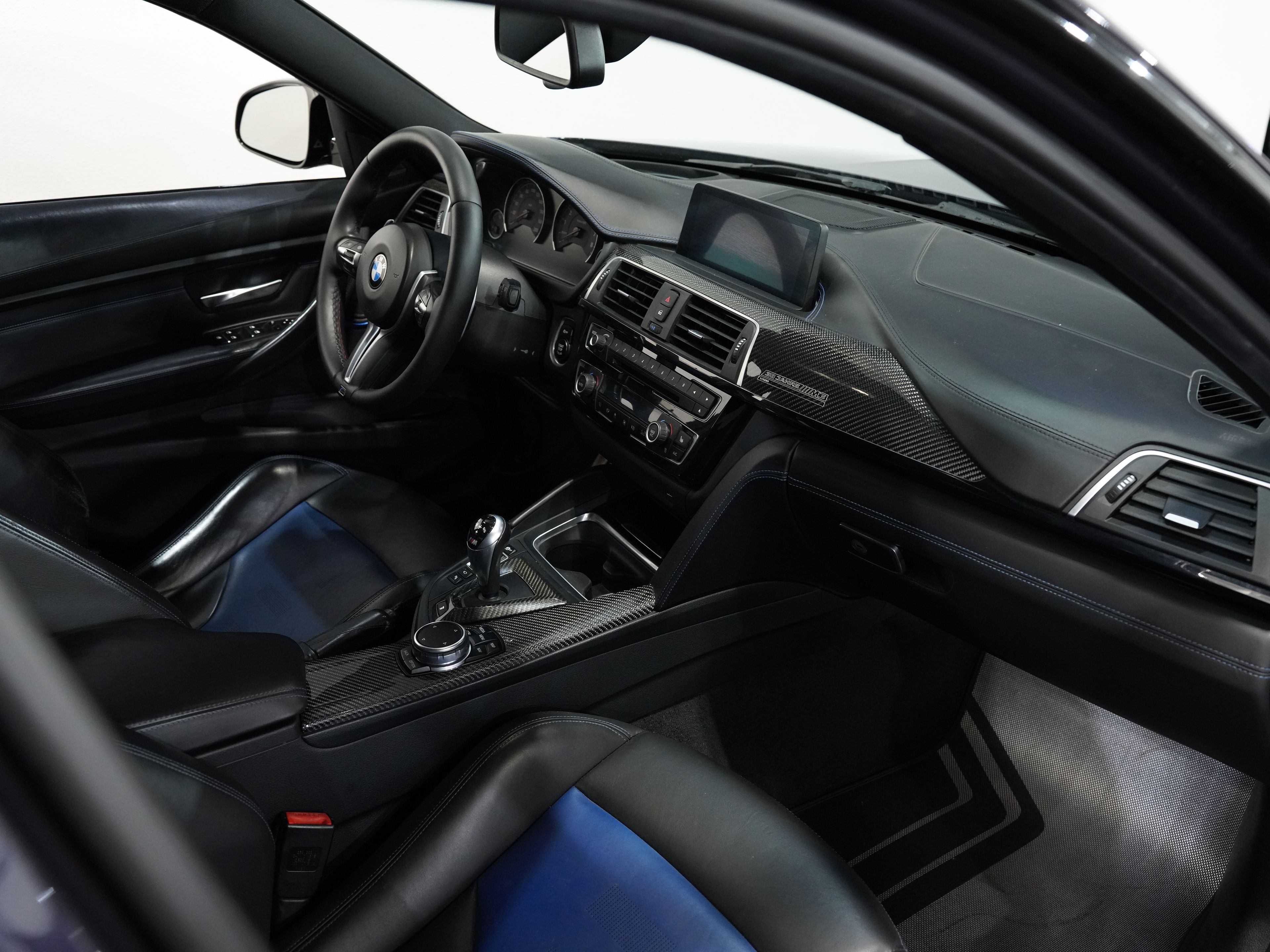 MACAO BLUE METALLIC, 2017 BMW M3 Image 36