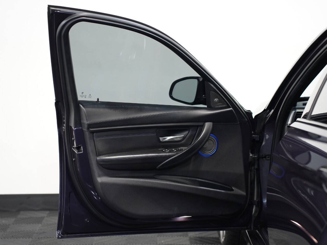 MACAO BLUE METALLIC, 2017 BMW M3 Image 21