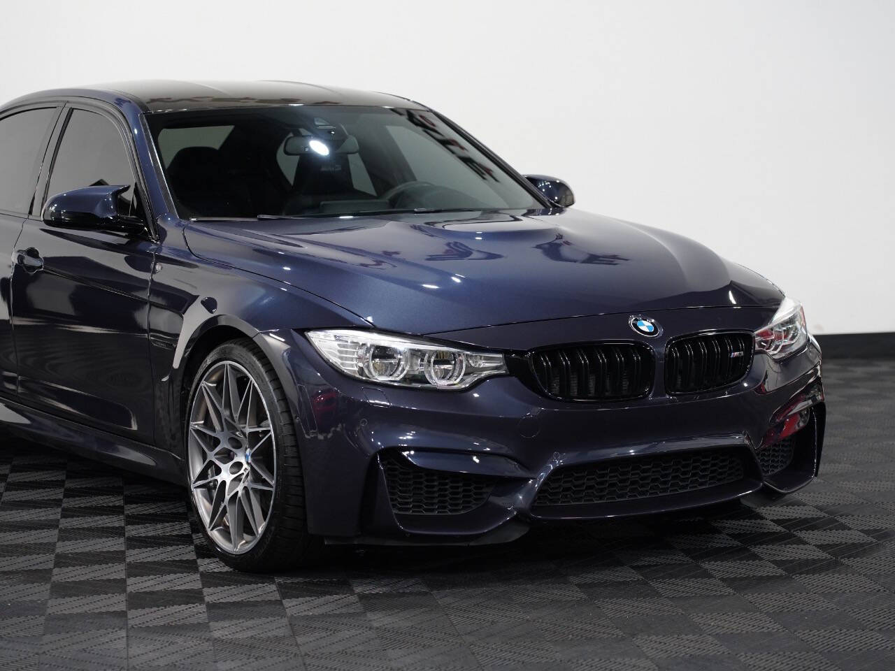 MACAO BLUE METALLIC, 2017 BMW M3 Image 9