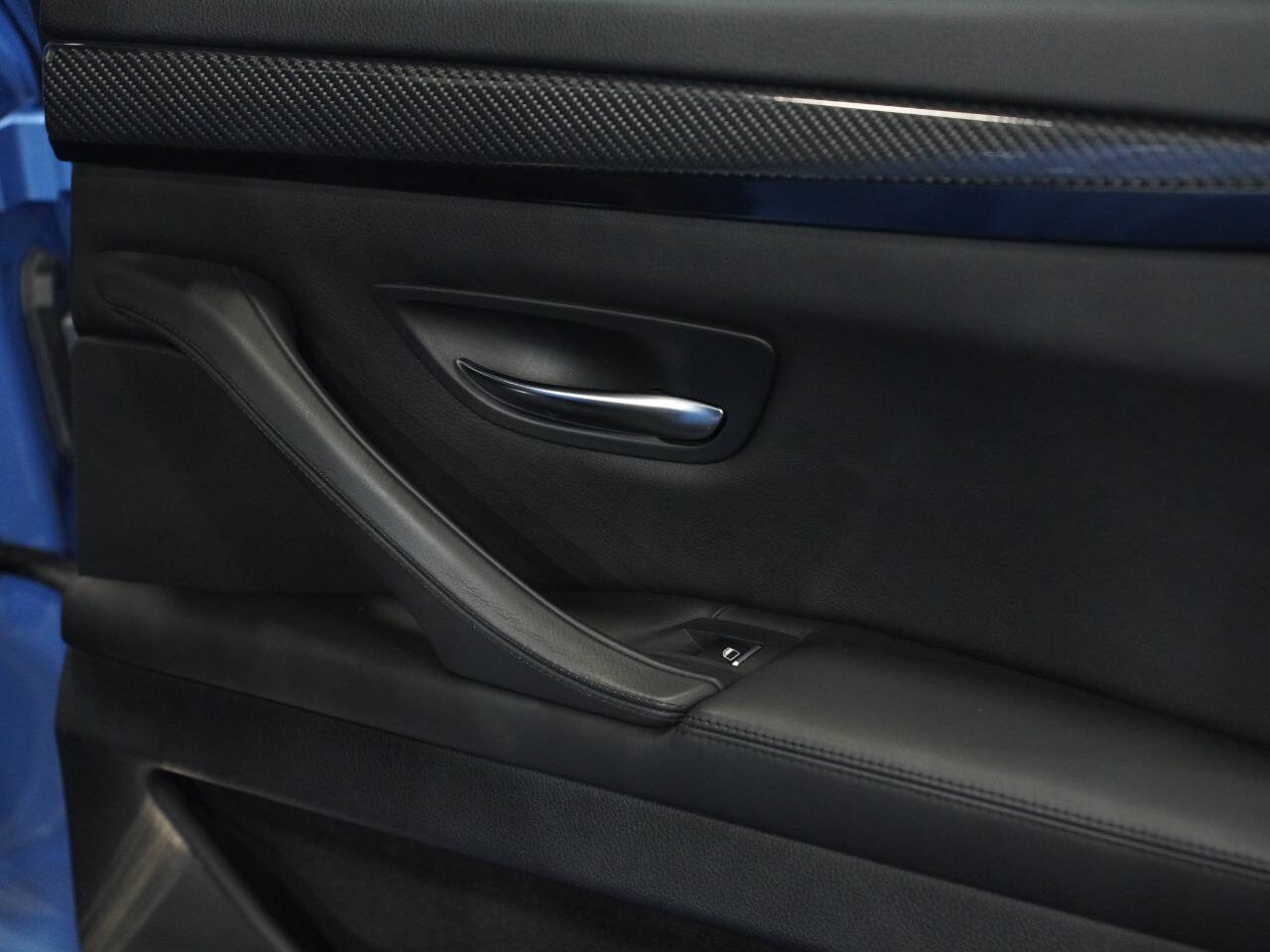 YAS MARINA BLUE, 2013 BMW M5 Image 28