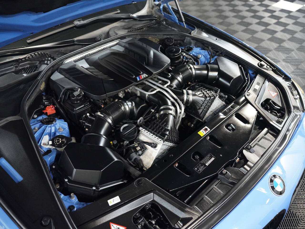 YAS MARINA BLUE, 2013 BMW M5 Image 54