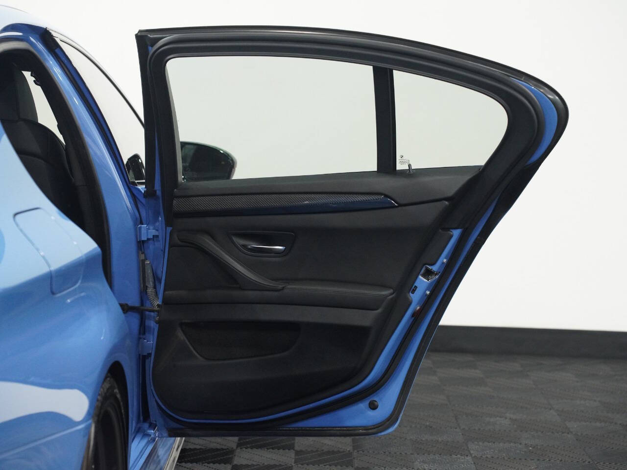 YAS MARINA BLUE, 2013 BMW M5 Image 27